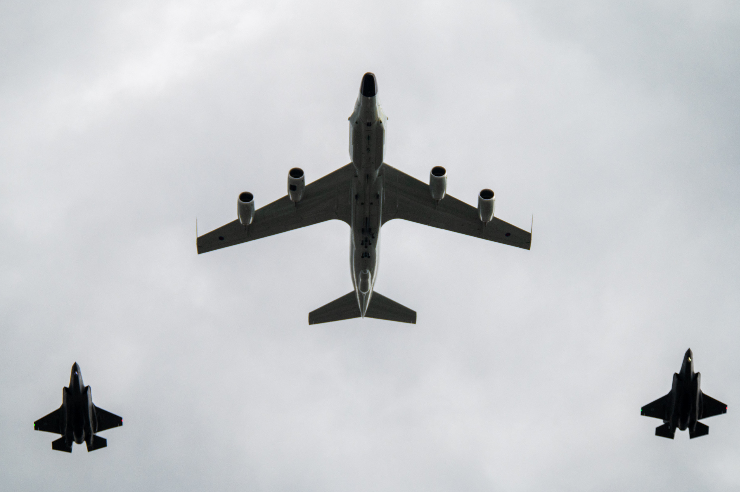 https://d.newsweek.com/en/full/2683343/rc-135w-rivet-joint.jpg