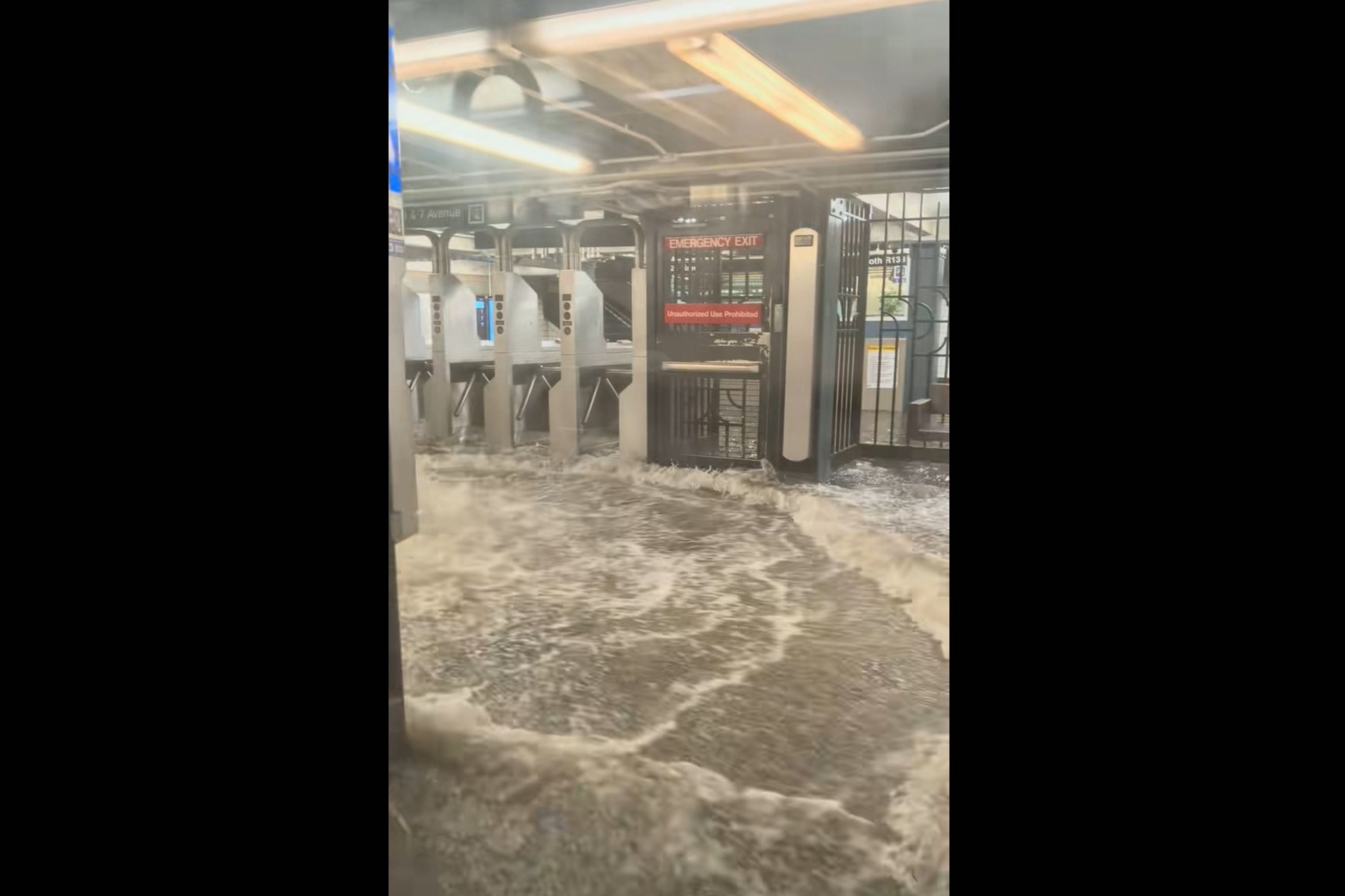 NYC Subway Car Filling With Water As City Floods Goes Viral