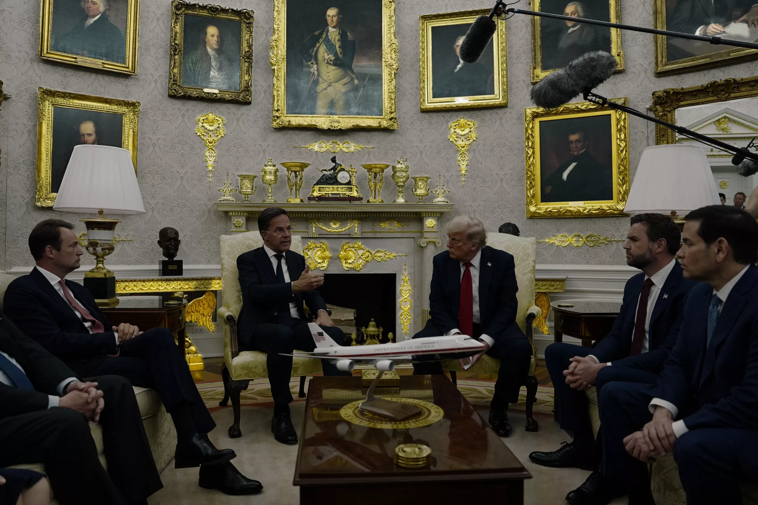 Is the Oval Office Decorated for Each President? Inside Secrets Revealed