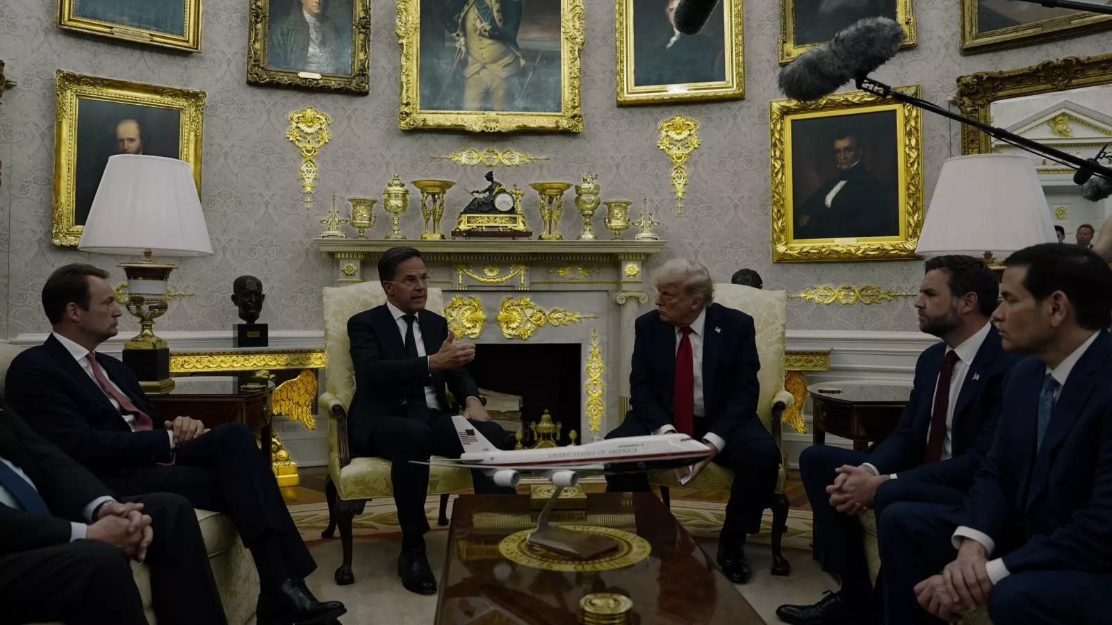 Is the Oval Office Decorated for Each President? Inside Secrets Revealed