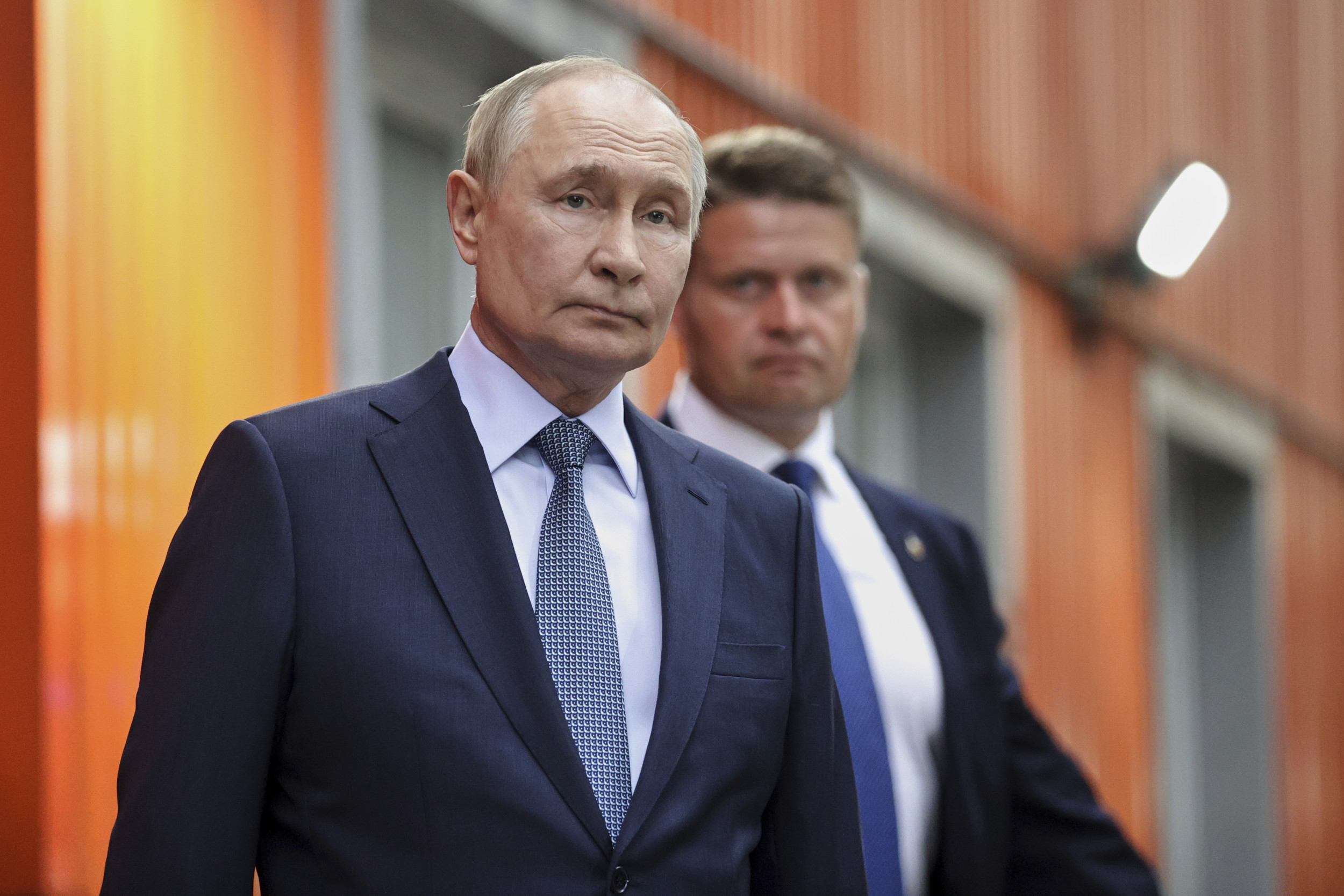 Russia Issues Nuclear Warning After Trump's Weapons for Ukraine Plan