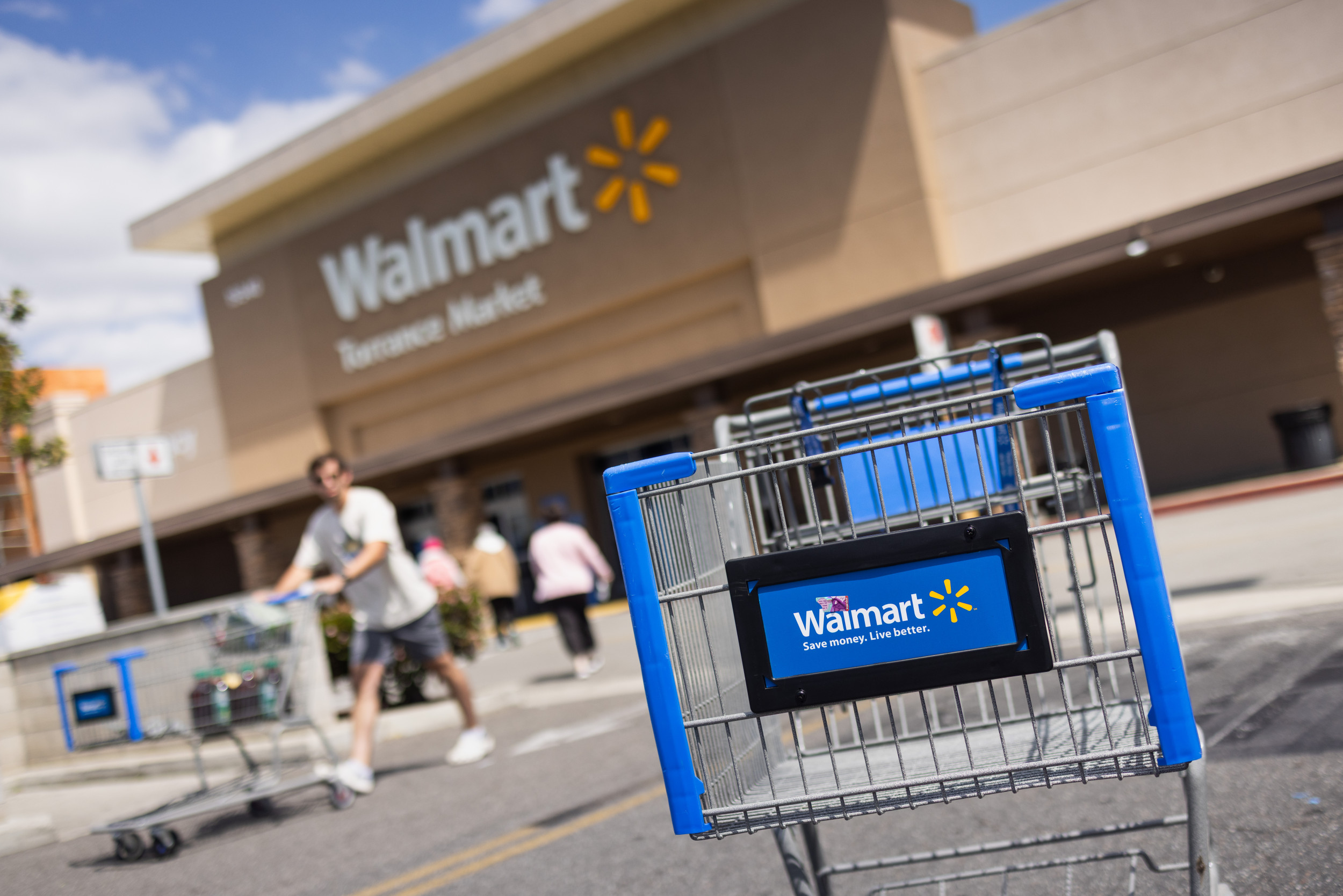 https://d.newsweek.com/en/full/2684918/walmart.jpg