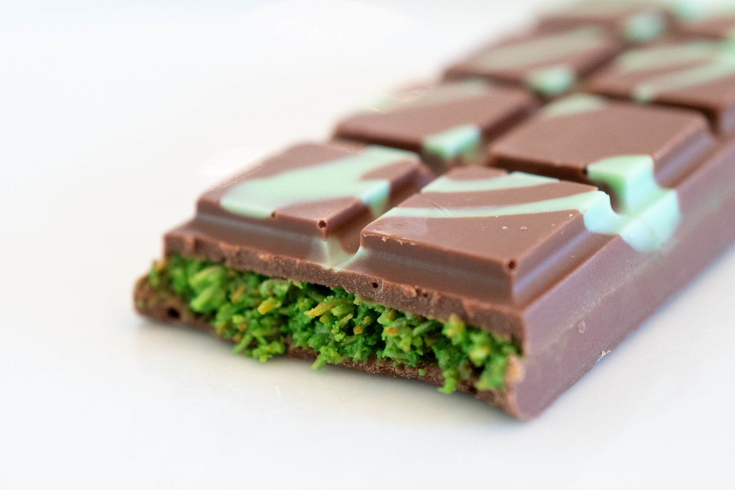 https://d.newsweek.com/en/full/2685626/dubai-chocolate.jpg