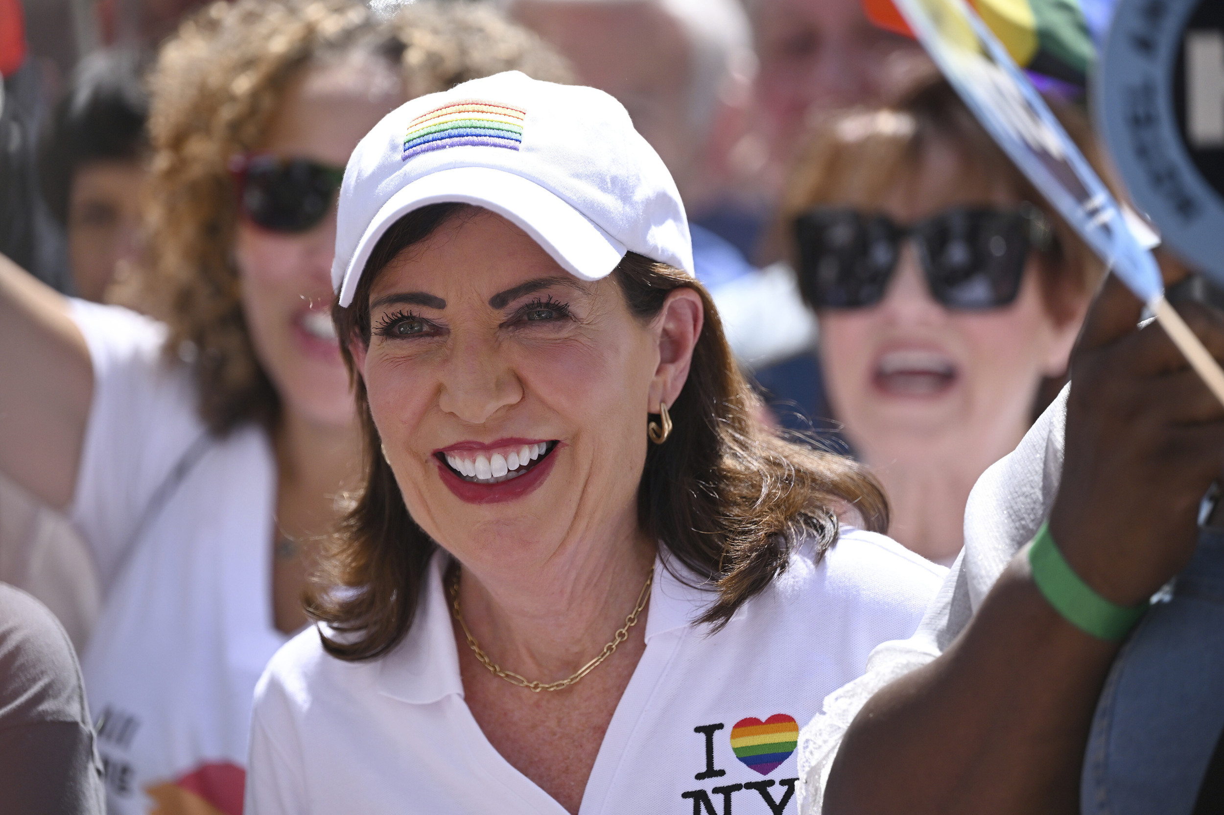 https://d.newsweek.com/en/full/2686357/kathy-hochul.jpg