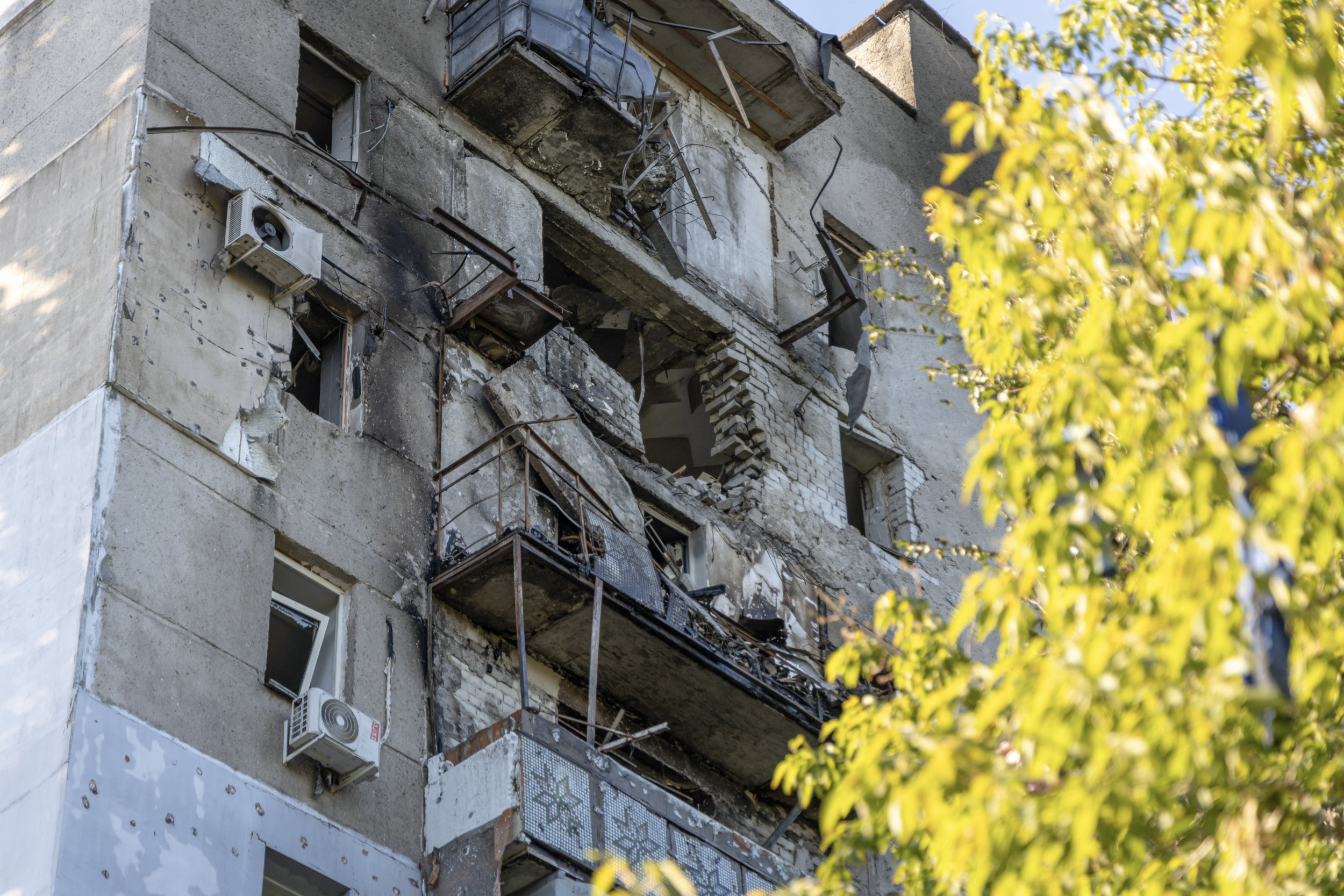https://d.newsweek.com/en/full/2686360/russian-drone-damage.jpg