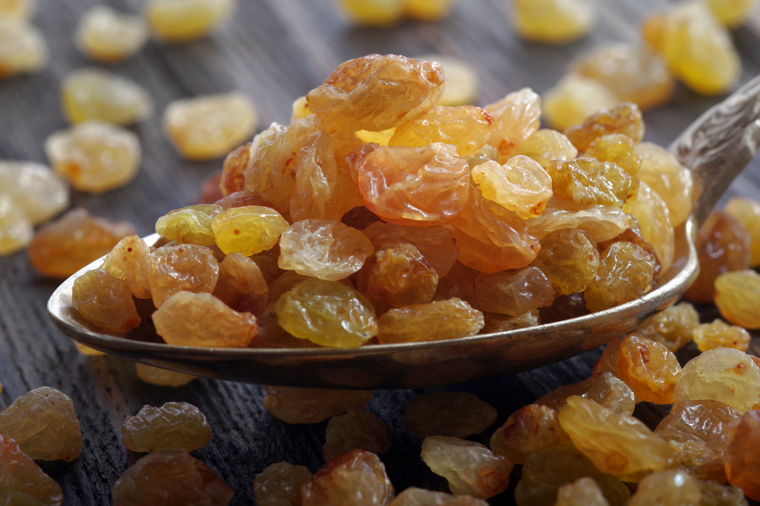 https://d.newsweek.com/en/full/2686505/golden-raisins.jpg