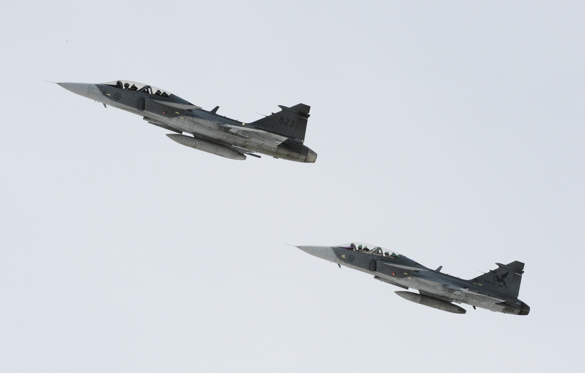 https://d.newsweek.com/en/full/2686772/swedish-gripen-jets.jpg
