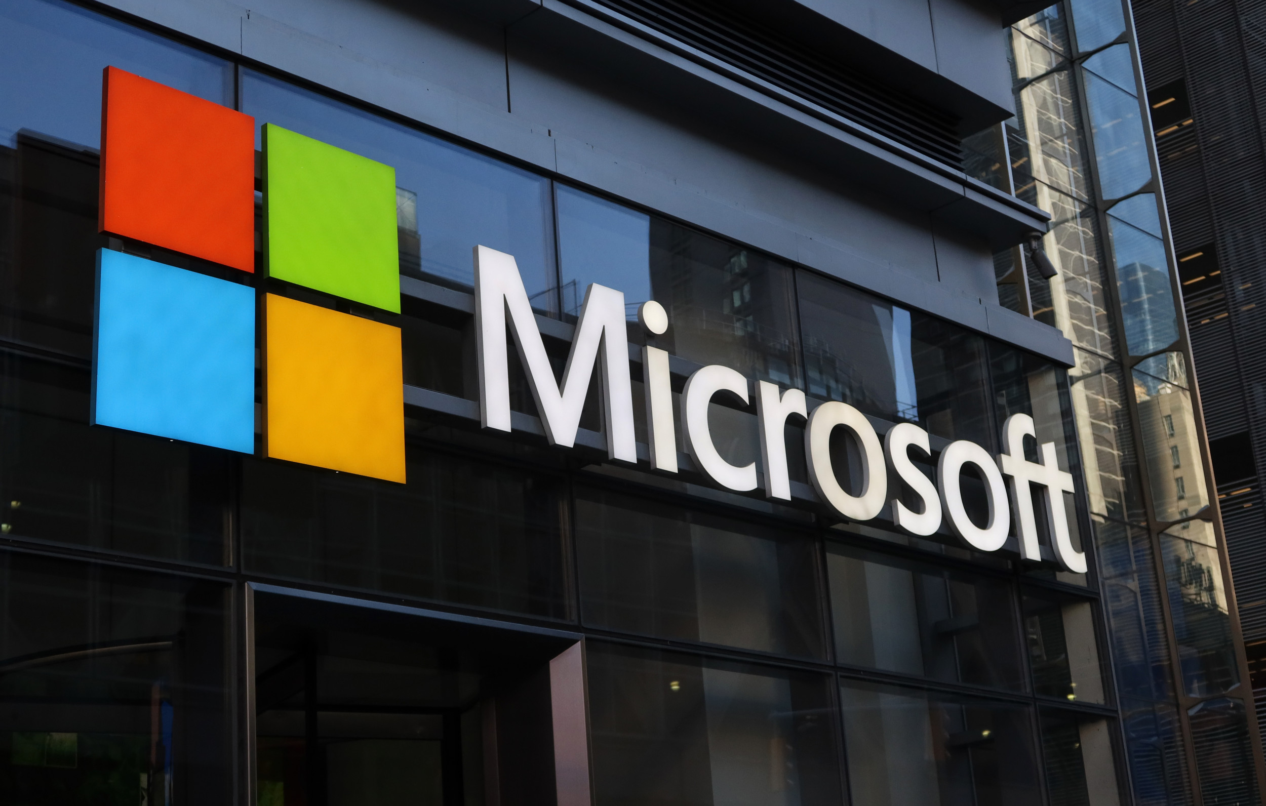 https://d.newsweek.com/en/full/2687058/microsoft.jpg