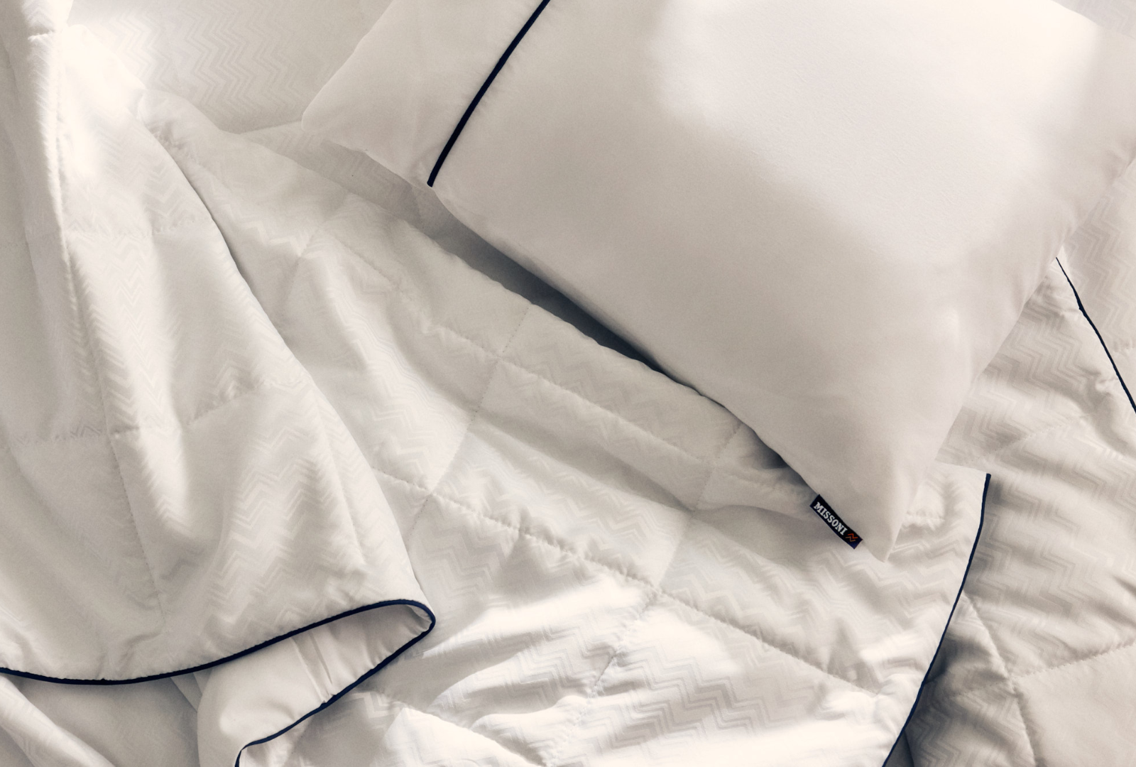Image for article Goodbye, Hard Seat US Airlines Adding Luxe Mattress Pads to Flights