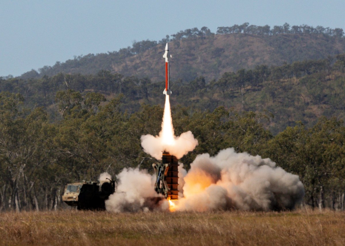 Japão vira mísseis aéreos da superfície na Austrália