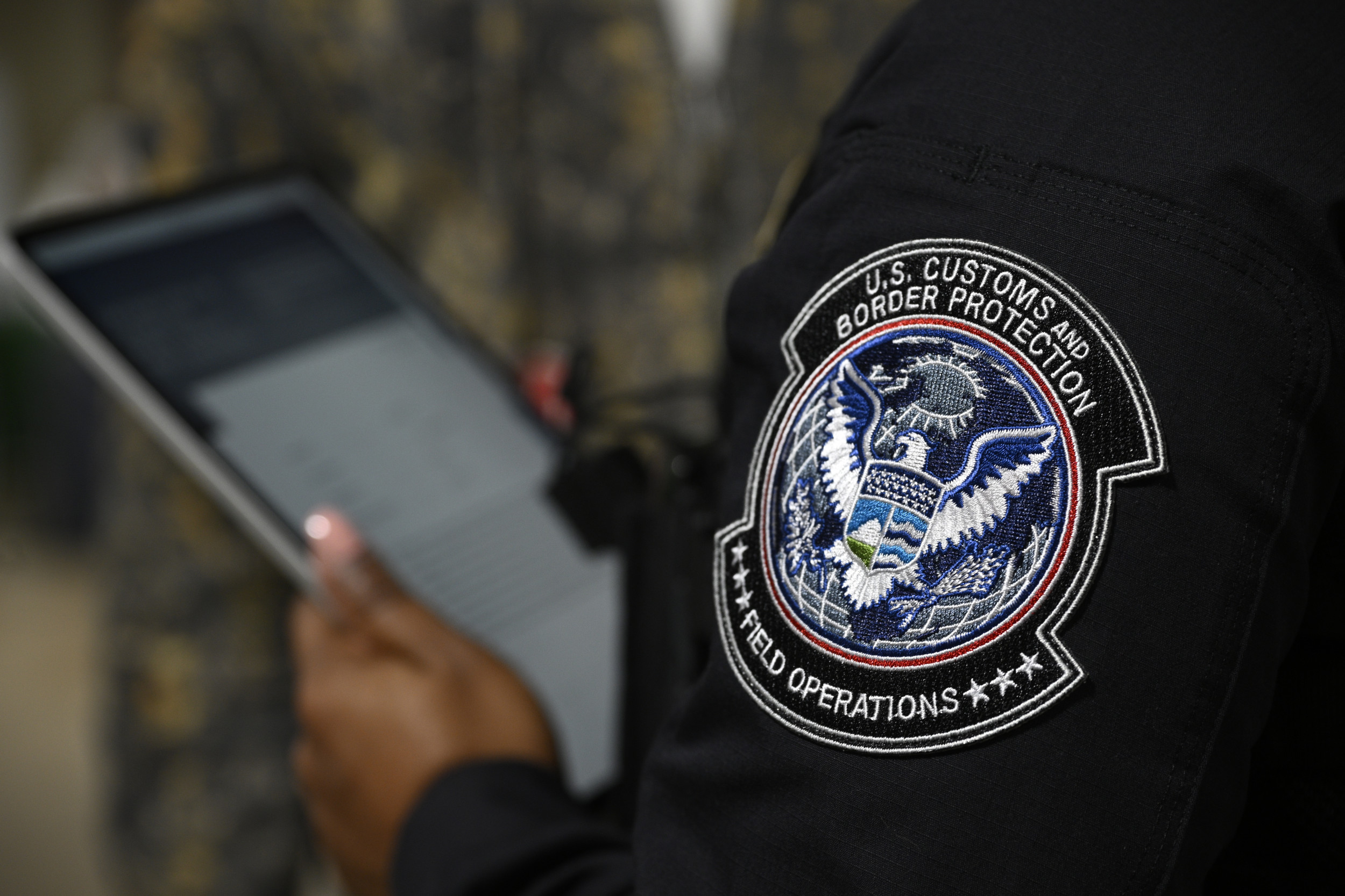 https://d.newsweek.com/en/full/2689296/cbp.jpg