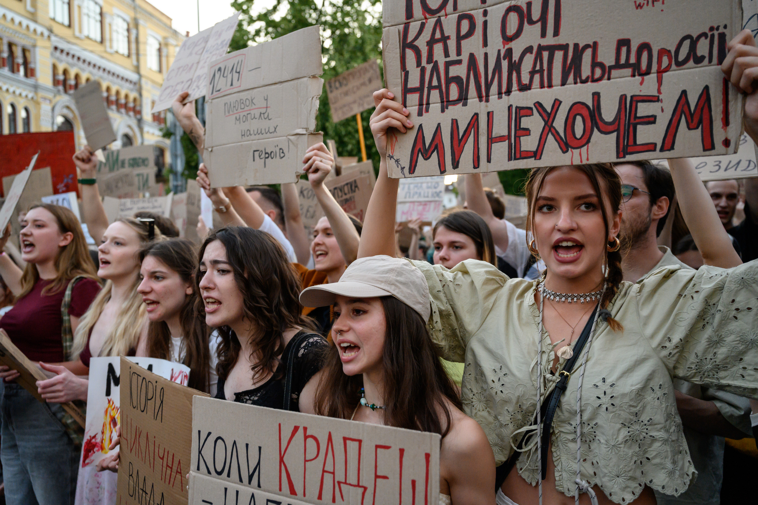 https://d.newsweek.com/en/full/2689602/protests-kyiv.jpg
