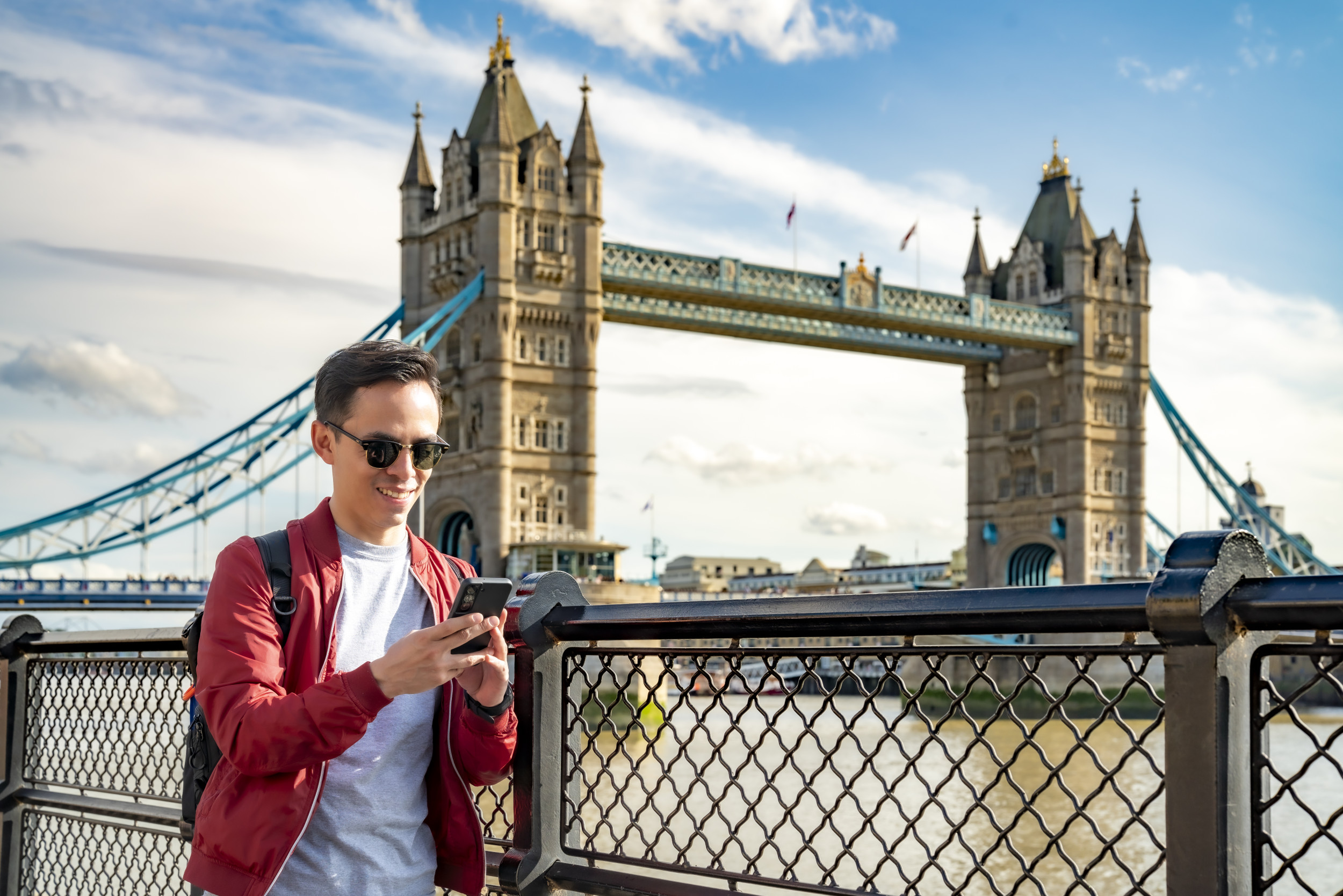 American Tourists Slammed by UK Local for One Key Error: Help Yourselves