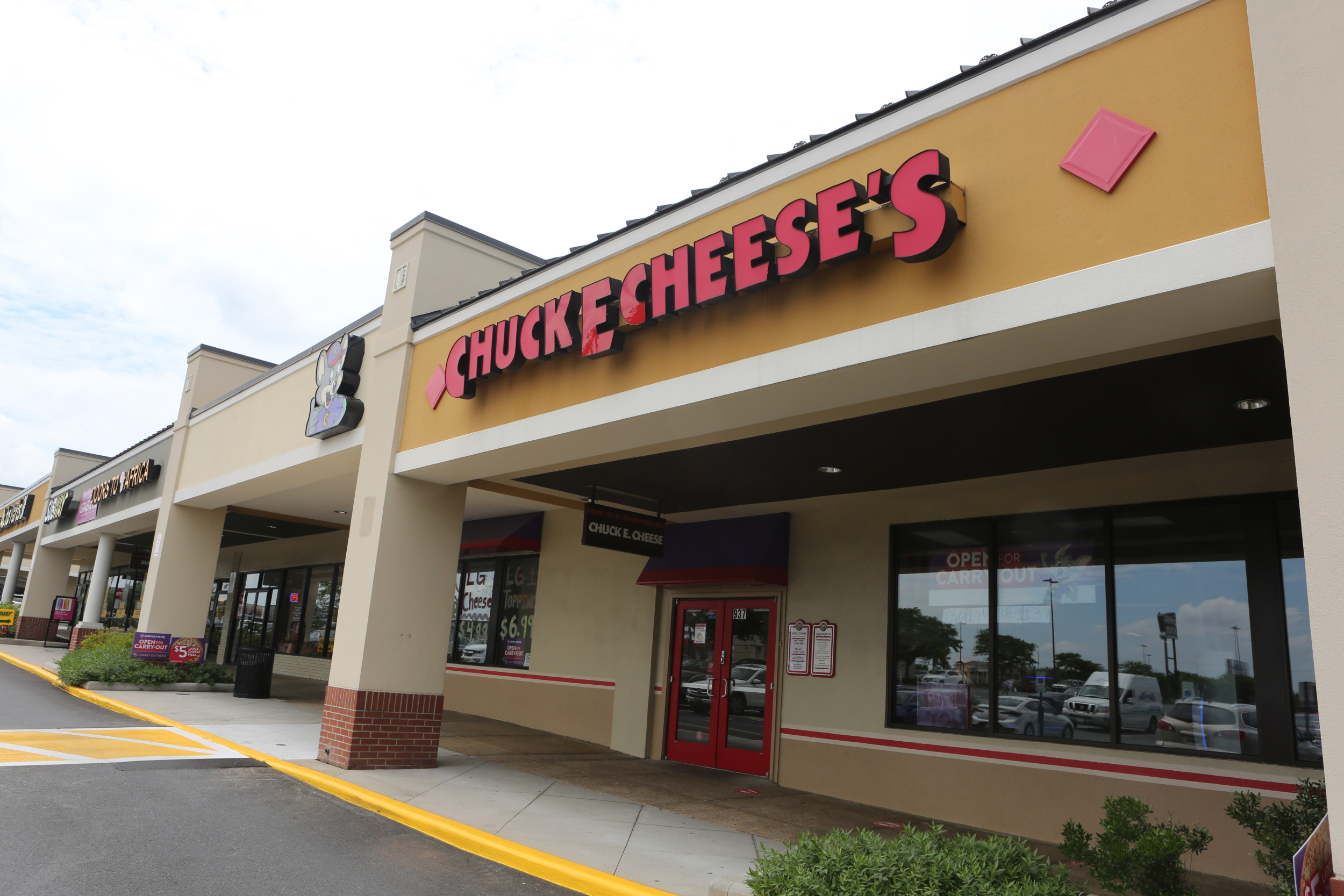 https://d.newsweek.com/en/full/2690022/chuck-e-cheese.jpg