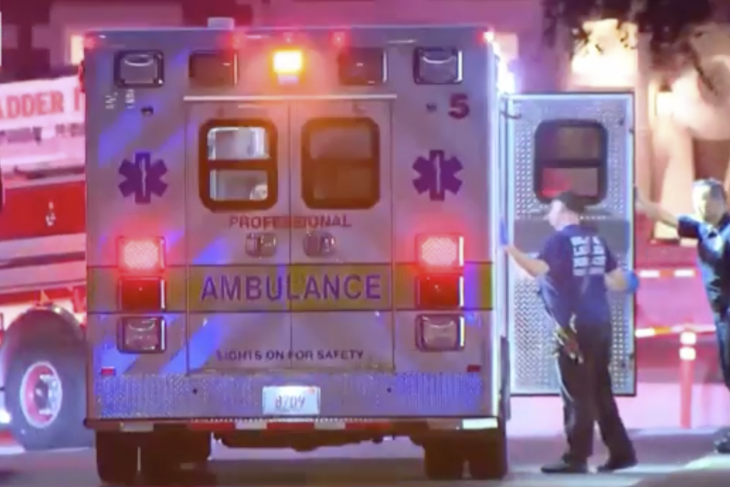 https://d.newsweek.com/en/full/2690106/ambulance-image.jpg