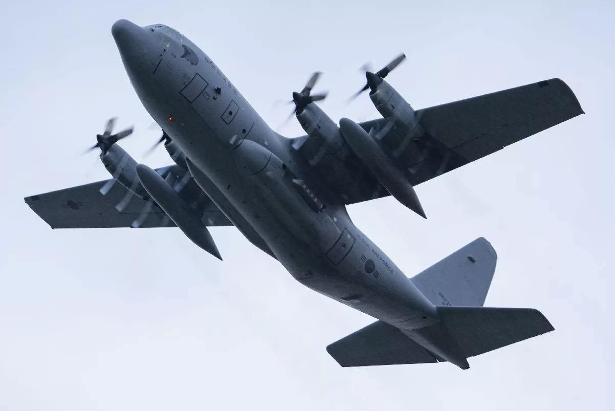 https://d.newsweek.com/en/full/2690107/south-korean-c-130-takes-off.webp