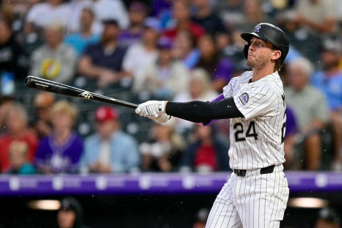 Ridelador de los Rockies de Colorado Ryan McMahon