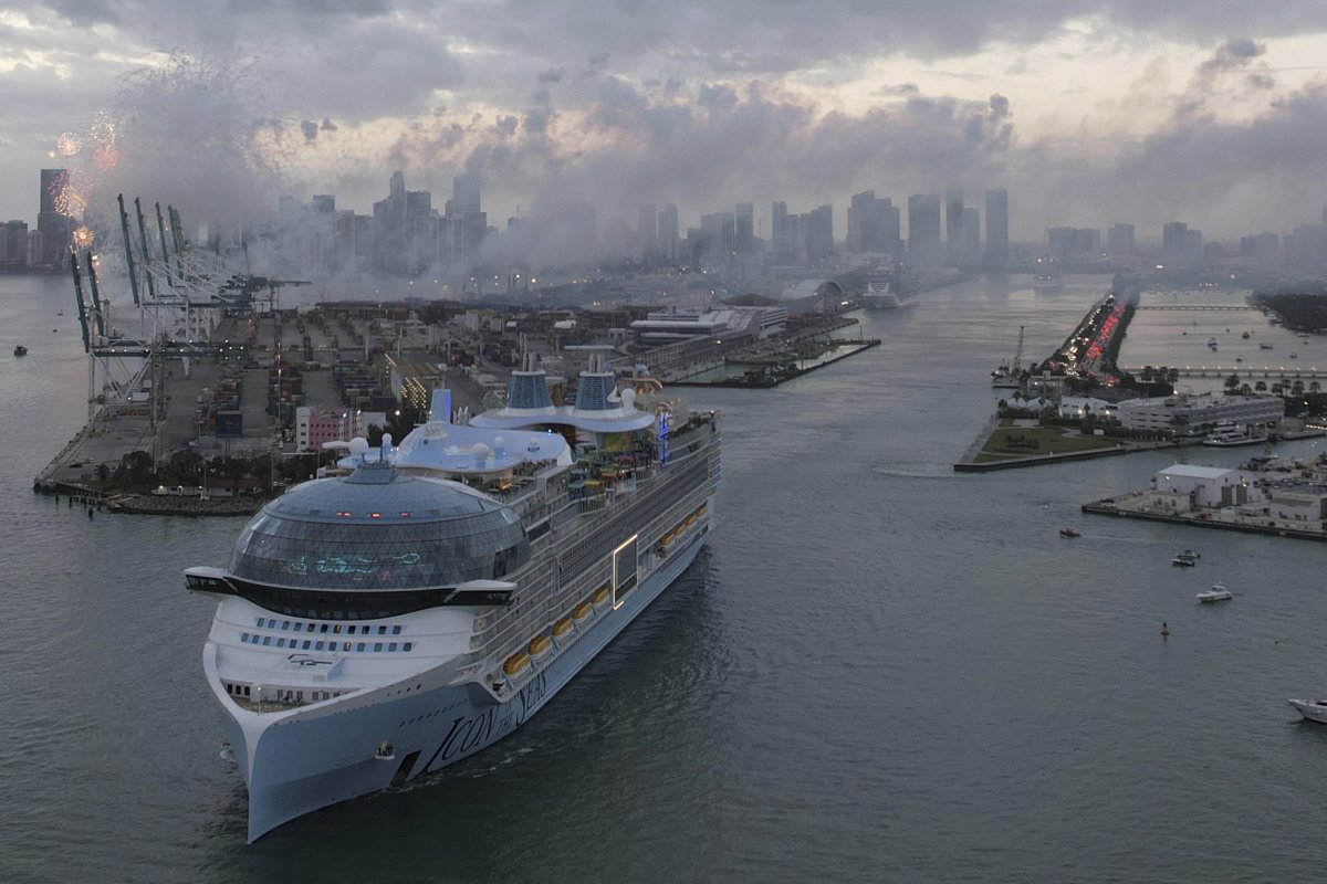 Royal Caribbean Crew Member Stabs Colleague, Jumps Overboard: Police