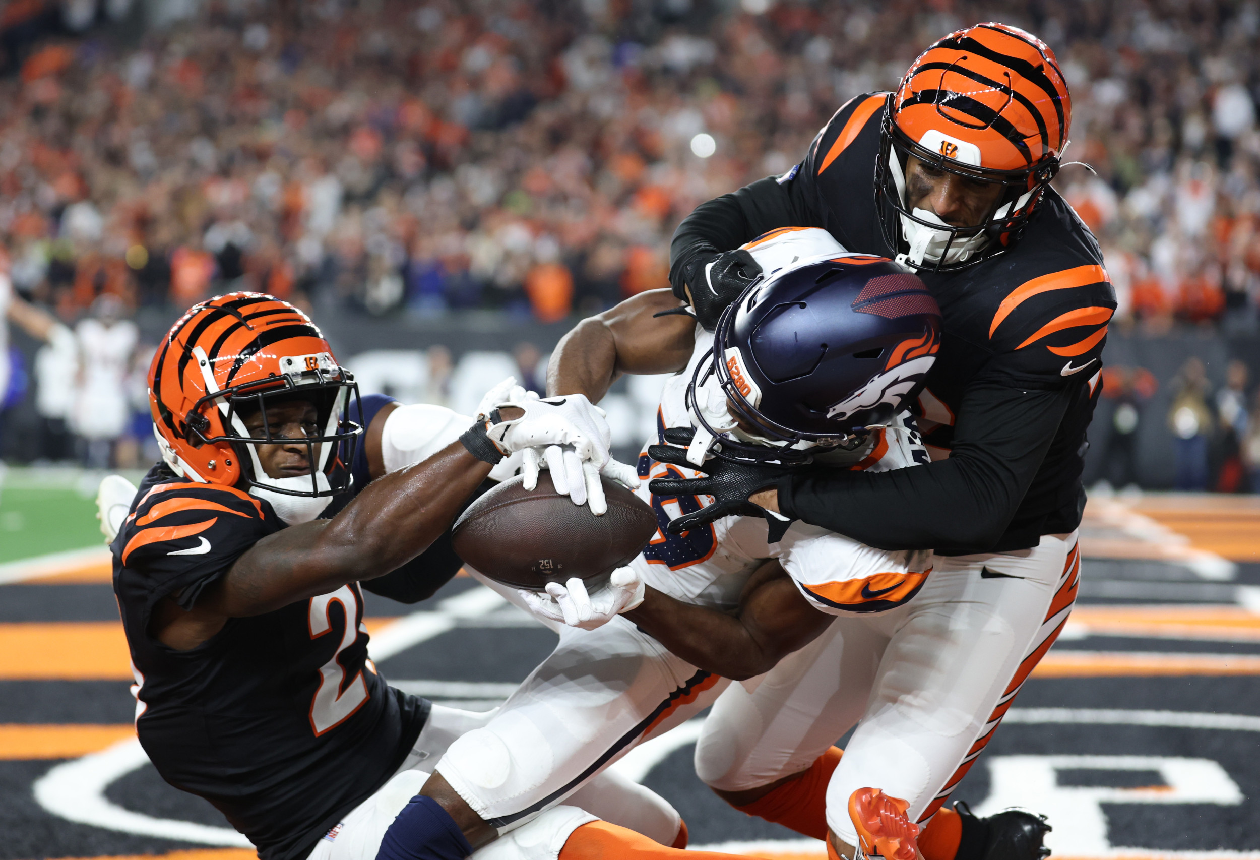 Miami Dolphins Sign Two Veteran Cornerbacks Amid Defensive Injuries