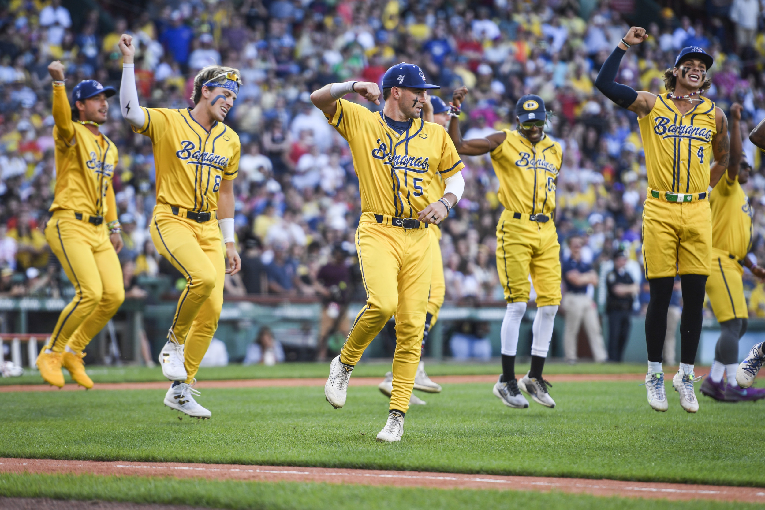 **Tune in to the Battle of America: Savannah Bananas Taking on Texas Tailgaters – Watch Live!**