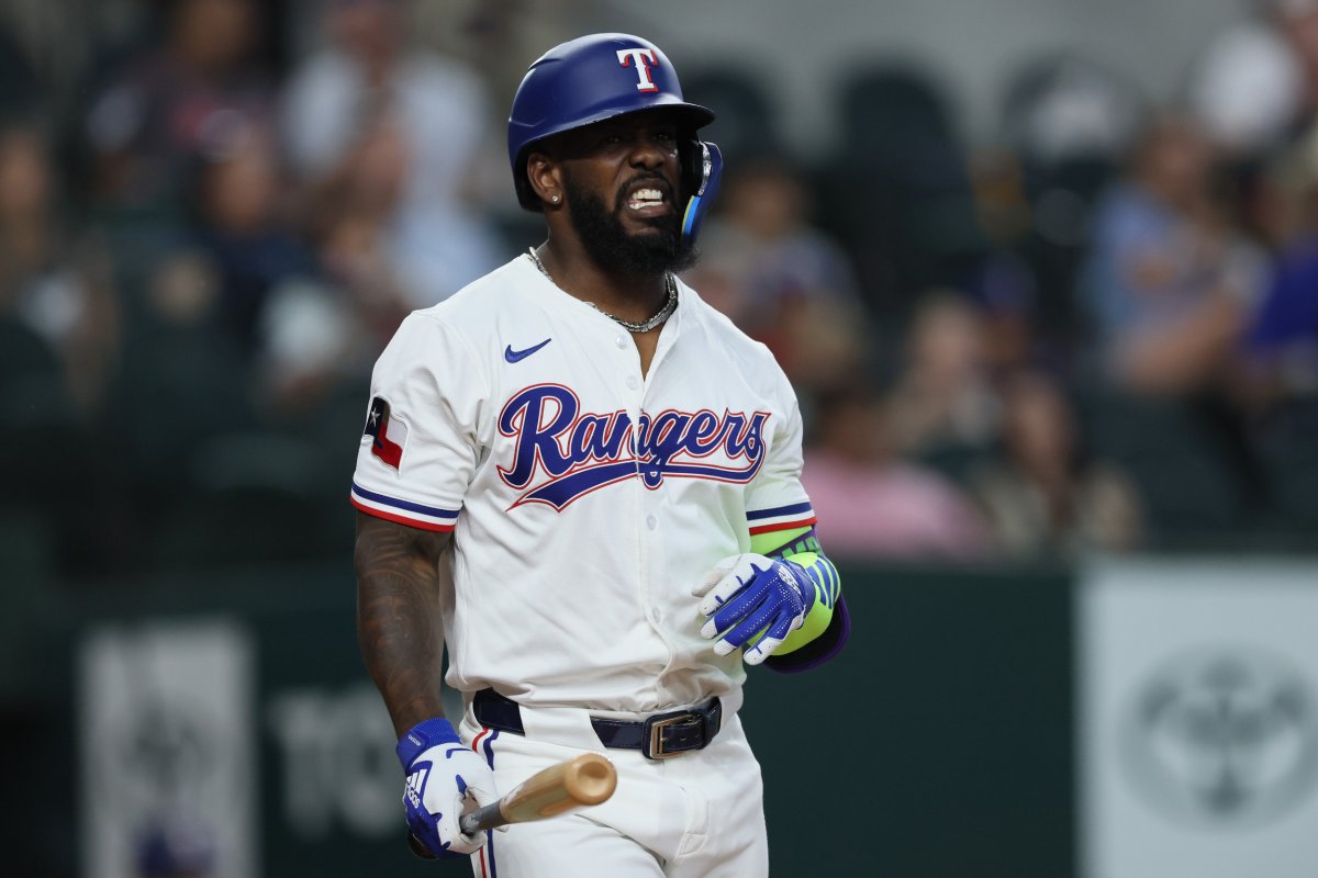 The Texas Rangers Adolis Garcia voltiseur