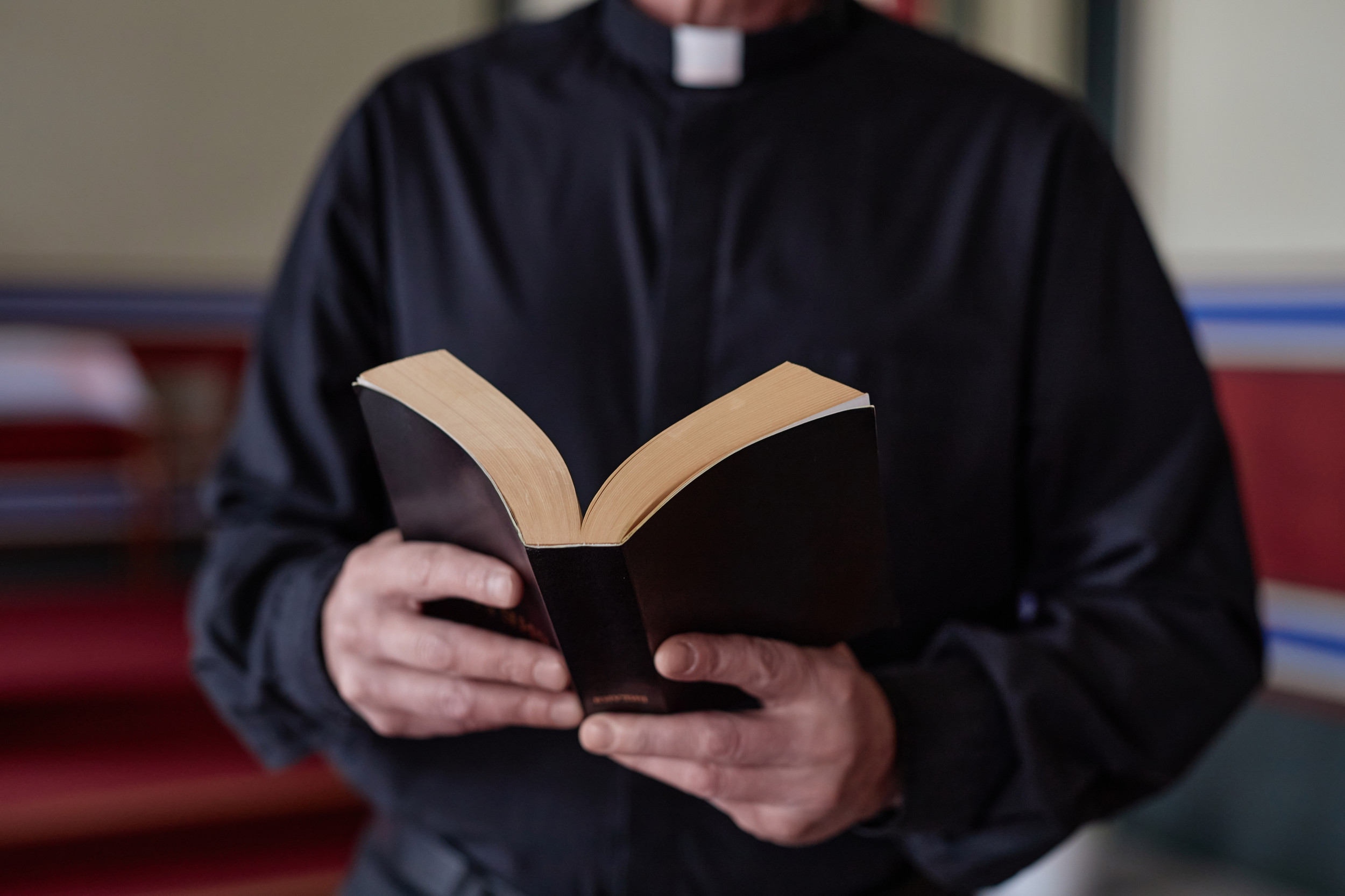 https://d.newsweek.com/en/full/2691709/green-card-pastor-changes.jpg