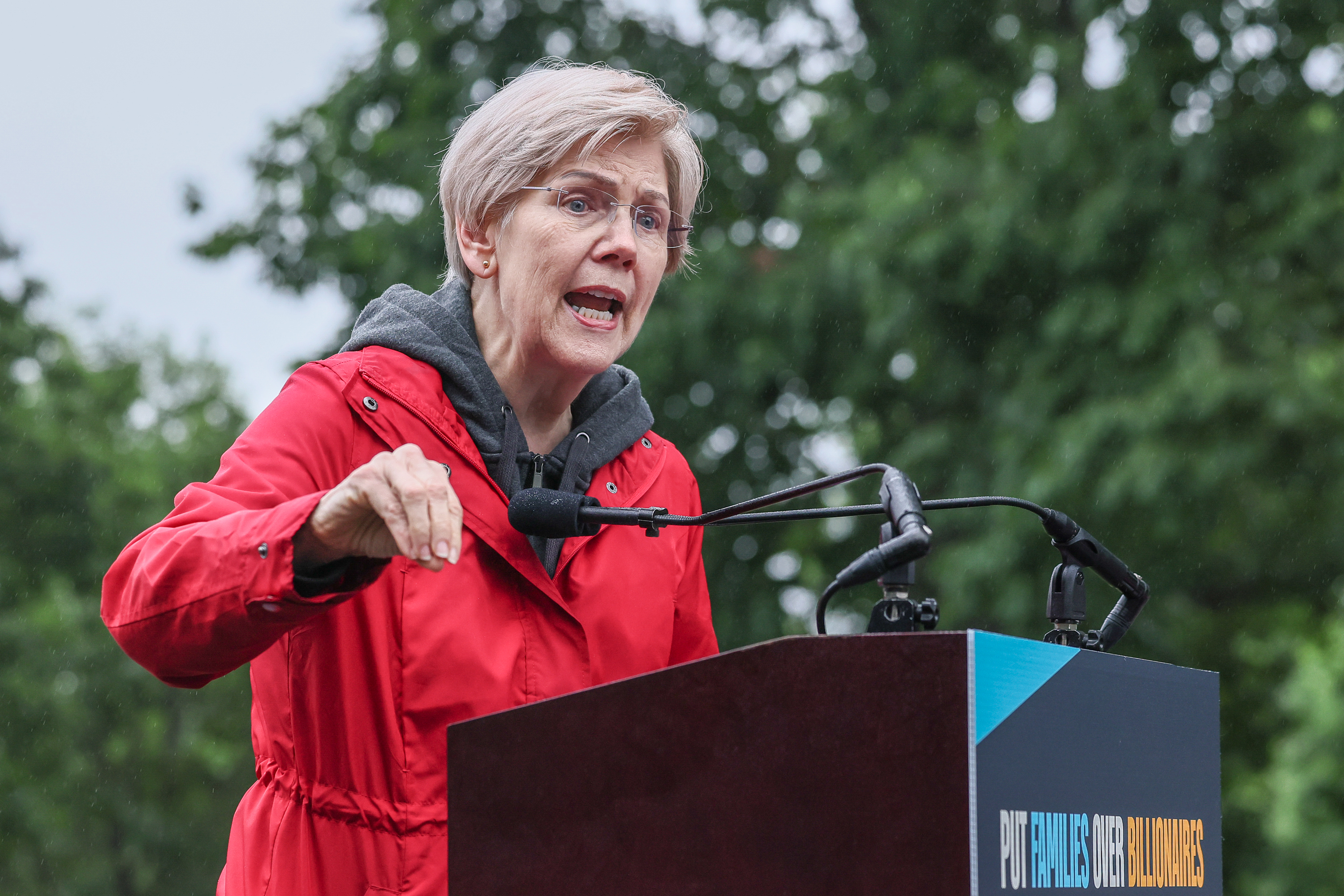 https://d.newsweek.com/en/full/2691741/warren.jpg