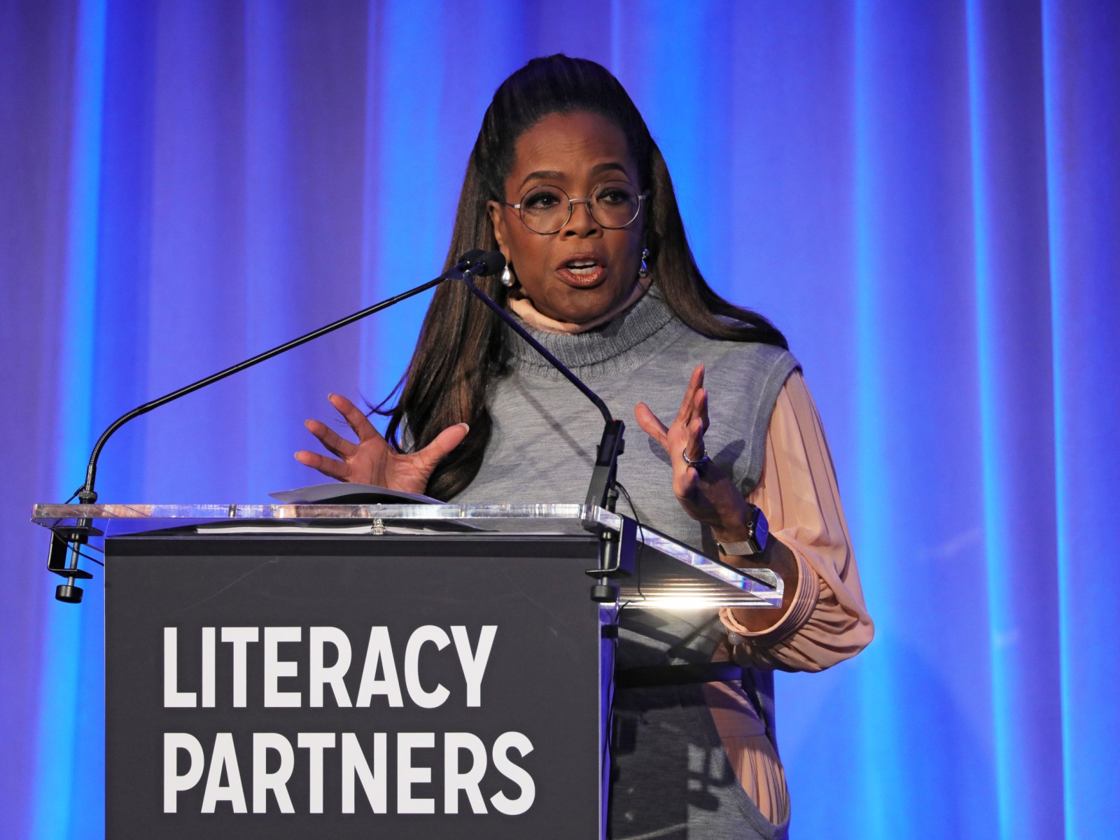 Oprah Winfrey Responds to Claims Private Road Closed During Hawaii Tsunami - Newsweek