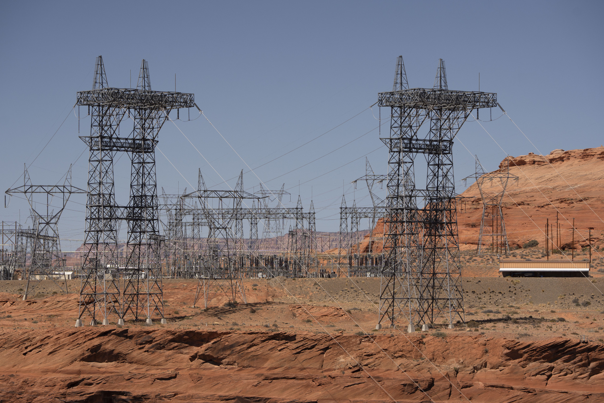 https://d.newsweek.com/en/full/2693208/electricity-lines.jpg