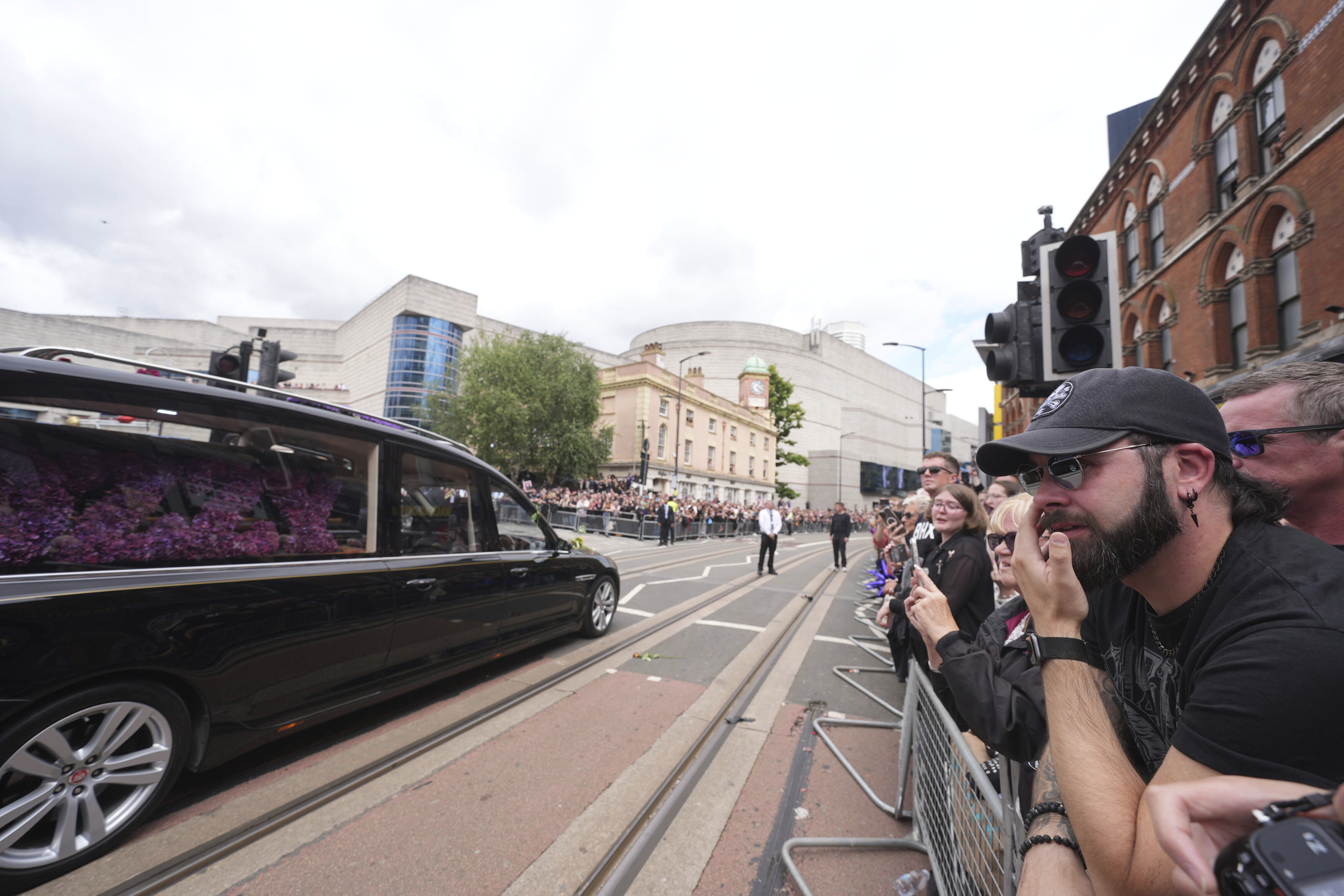 El coche fúnebre que transportaba el cuerpo de Ozzy Osbourne