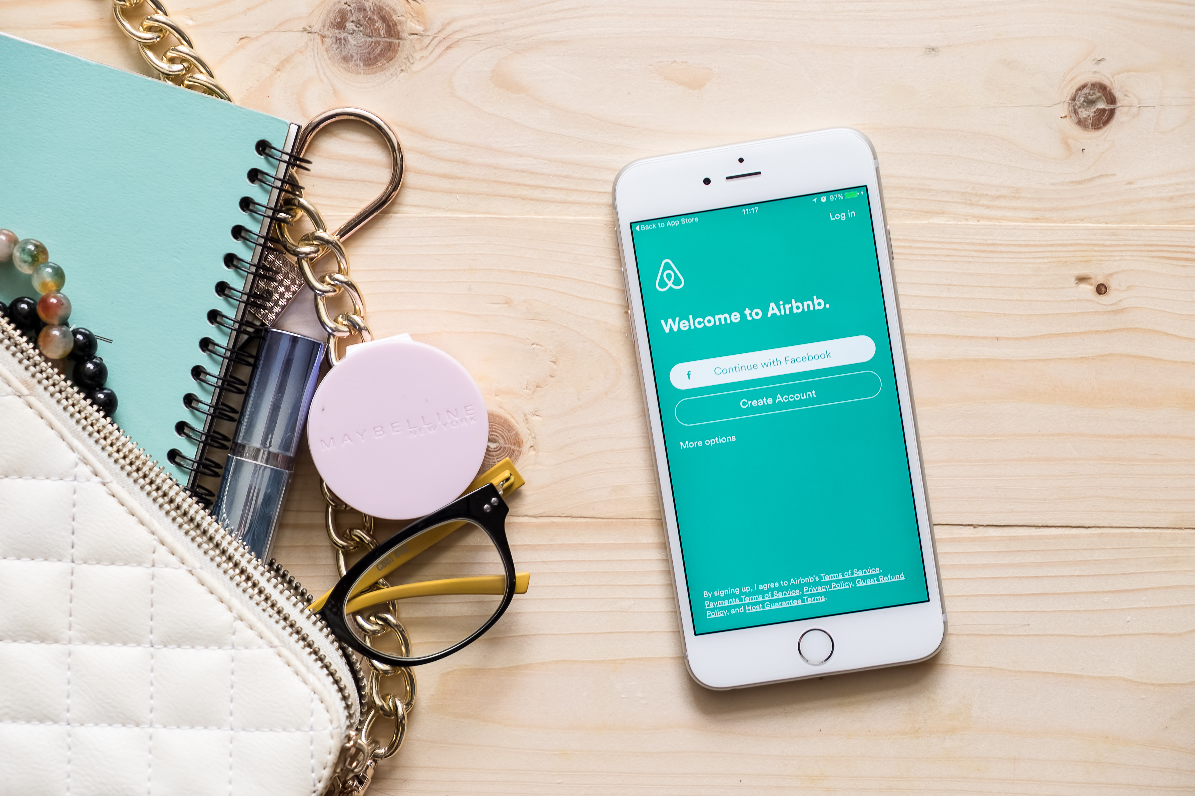 Airbnb host checks in "polite" woman, not prepared for 5AM call they get