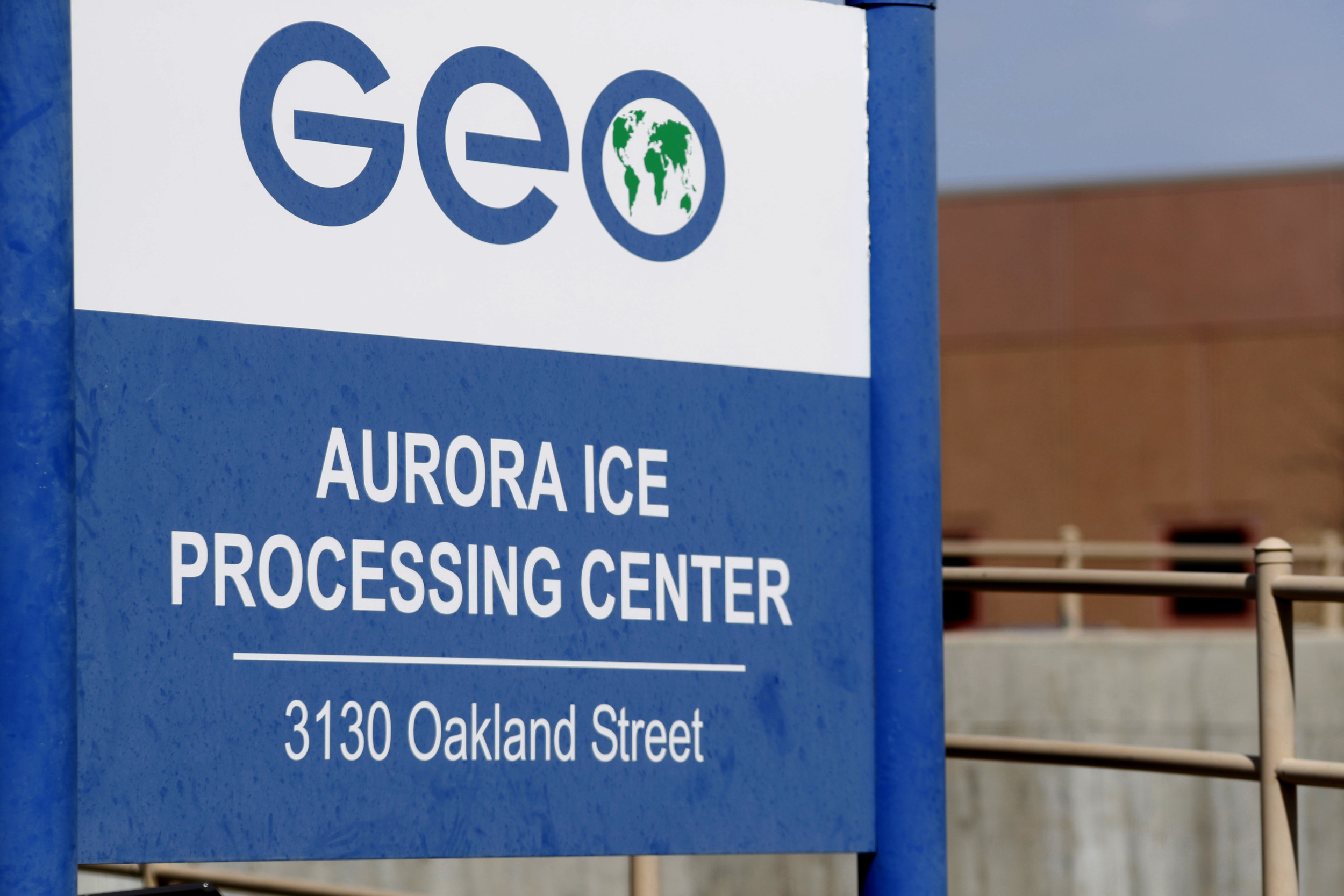 https://d.newsweek.com/en/full/2694187/detention-center-aurora-colorado.jpg