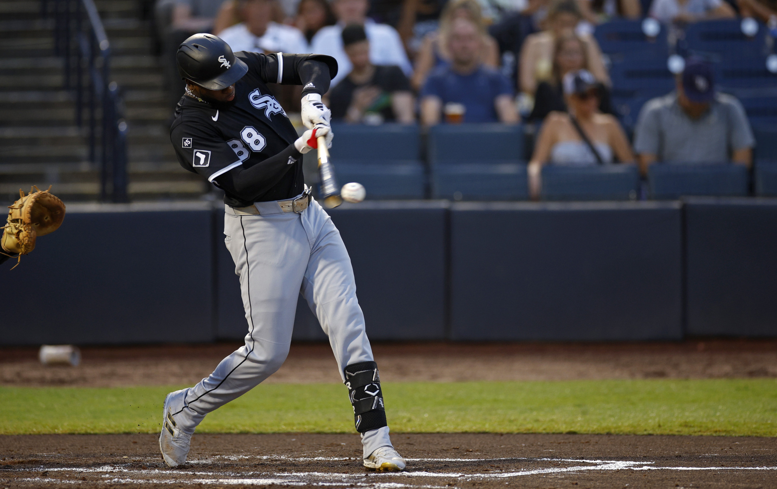 White Sox Reportedly Unlikely To Move Luis Robert Jr. Before Trade Deadline
