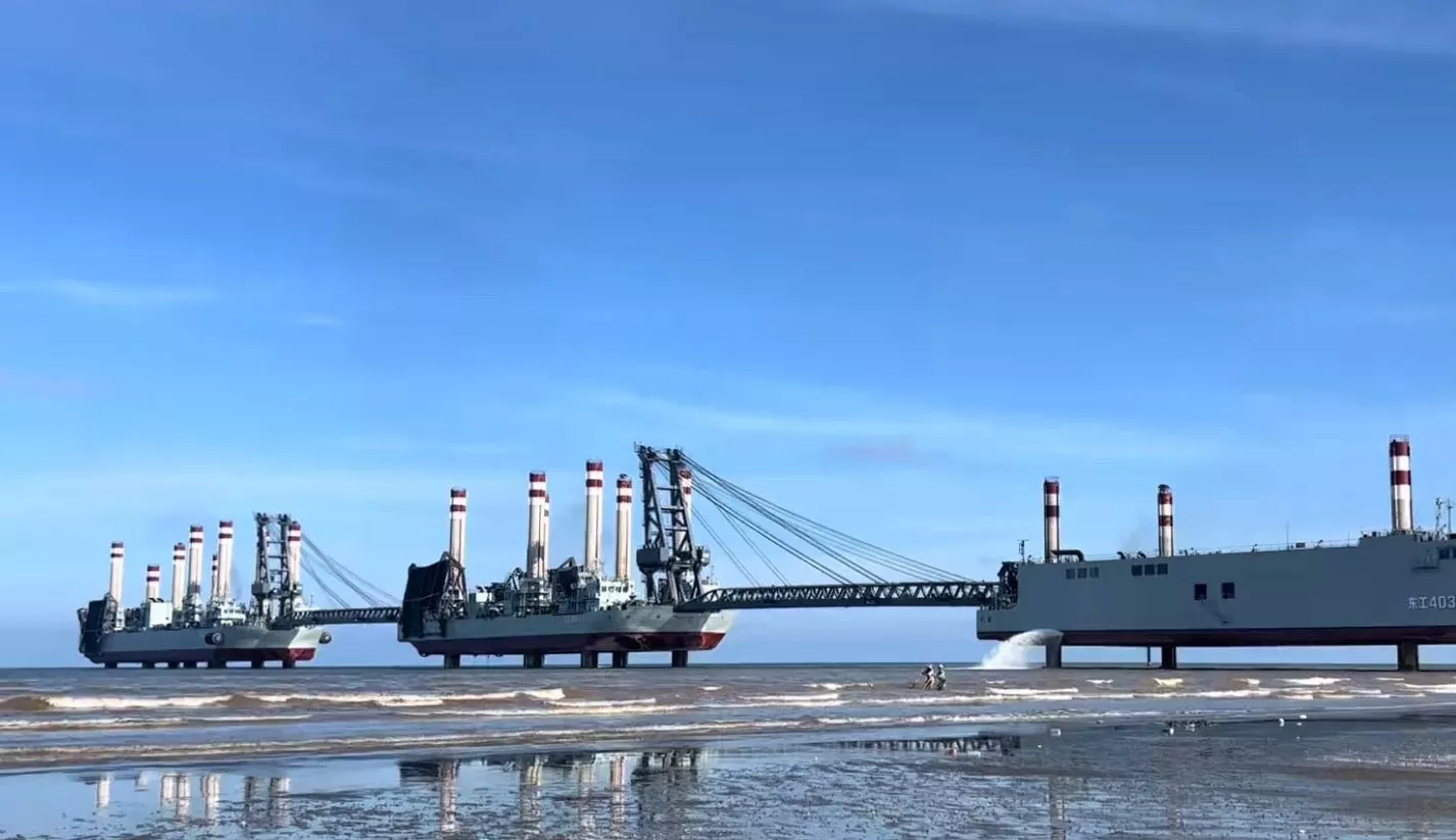https://d.newsweek.com/en/full/2694431/chinese-shuqiao-barges.webp