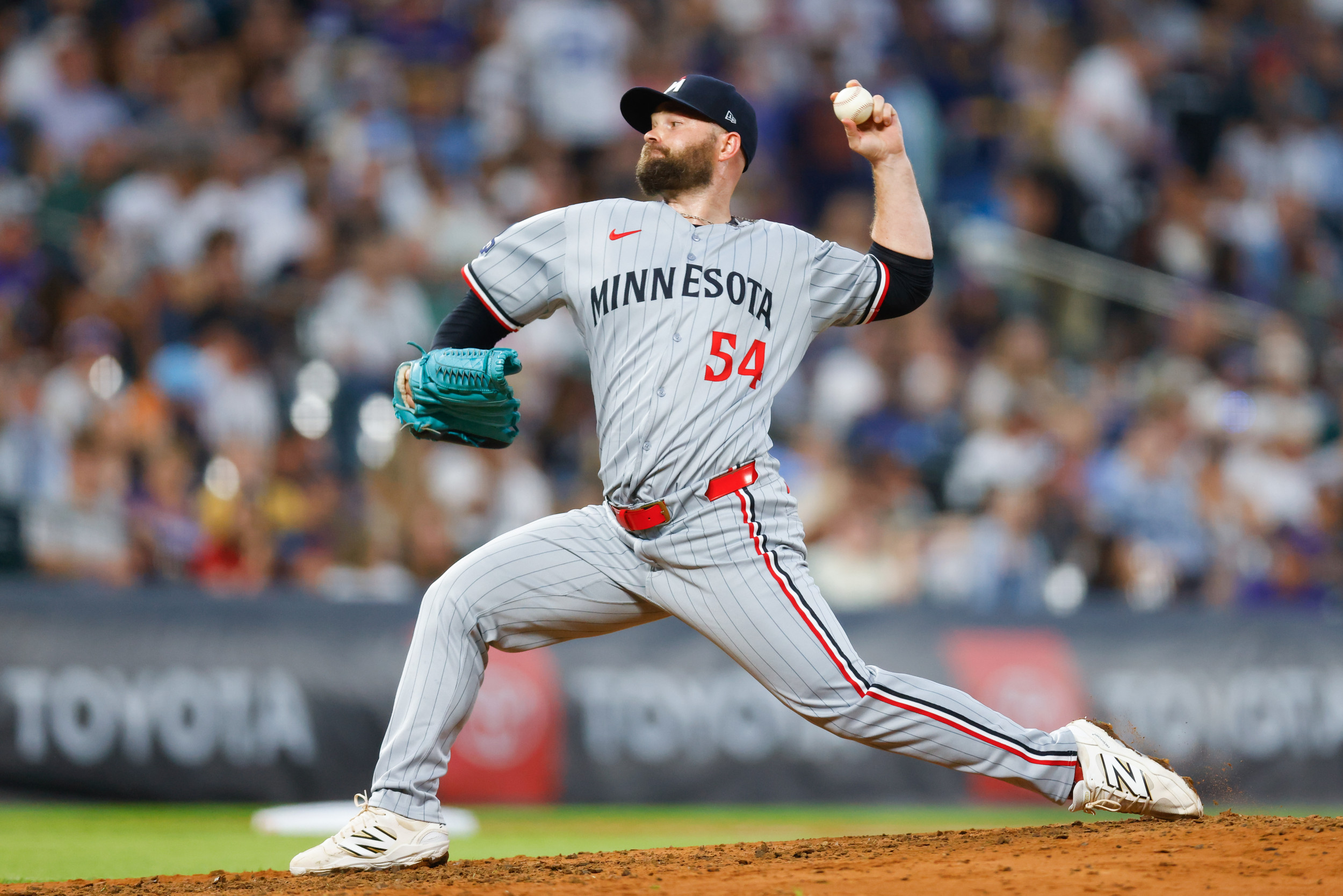 Rangers Reportedly Make Deal for Twins Left-Handed Reliever