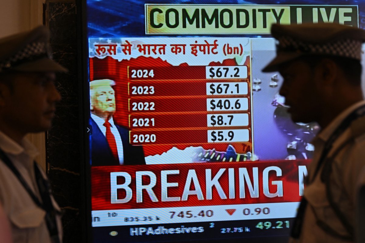 Tump sings order on new tariffs