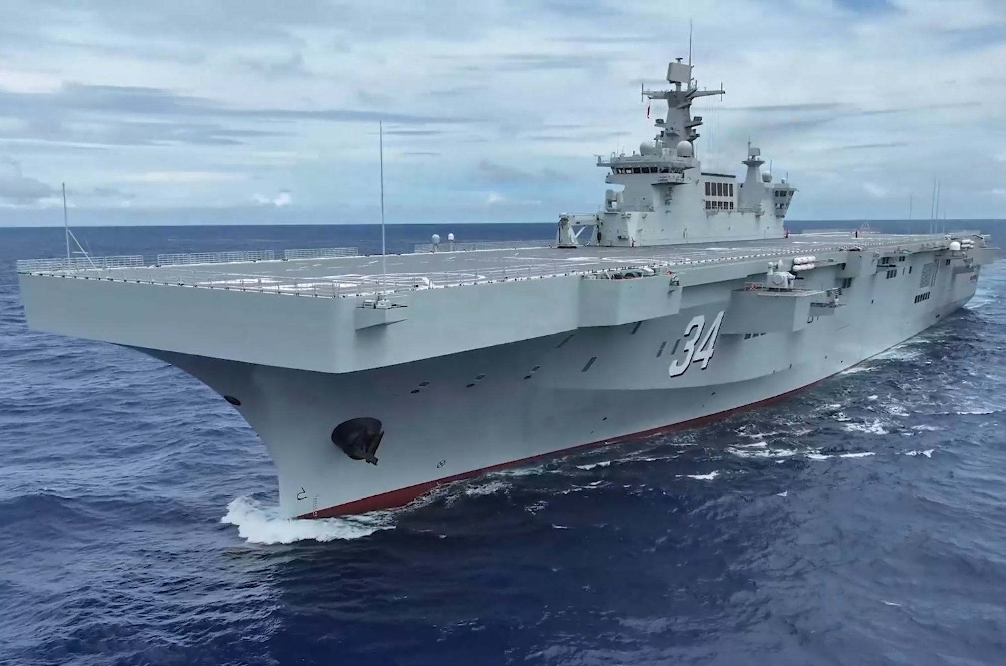 https://d.newsweek.com/en/full/2694579/chinese-type-075-amphibious-assault-ship.jpg