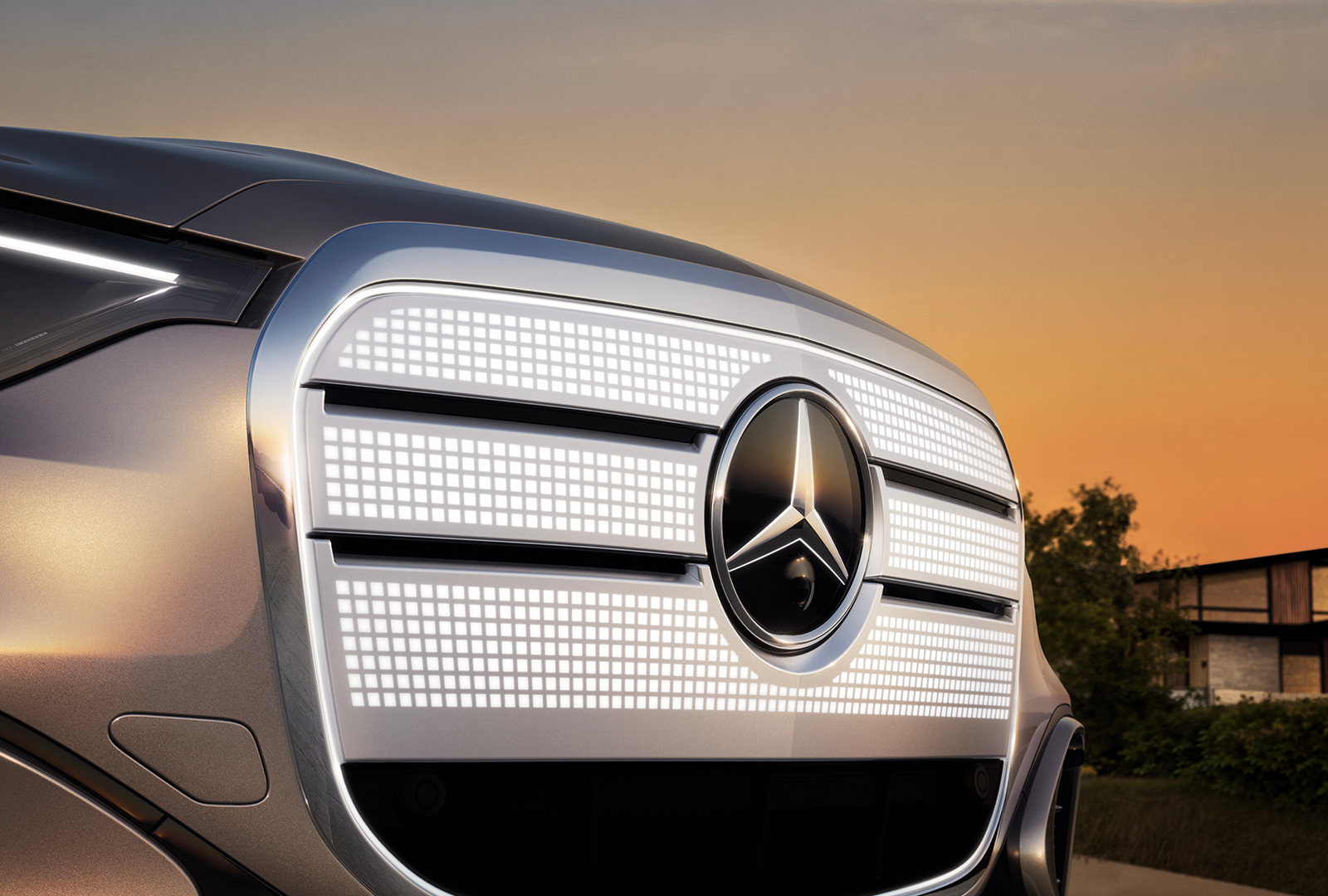 Giant, Metal Mercedes-Benz Grille Is Making a Comeback