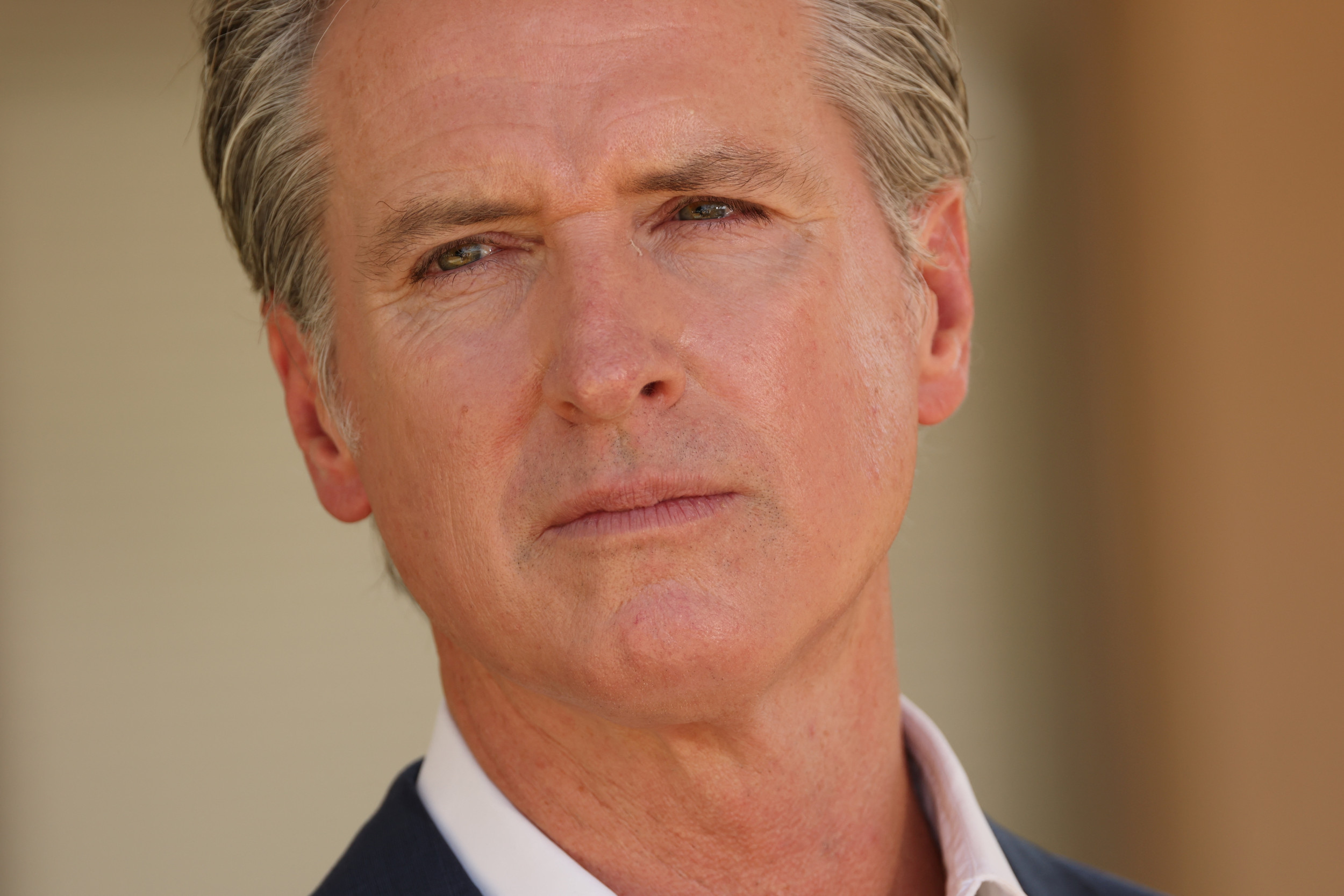 https://d.newsweek.com/en/full/2695372/california-governor-gavin-newsom.jpg