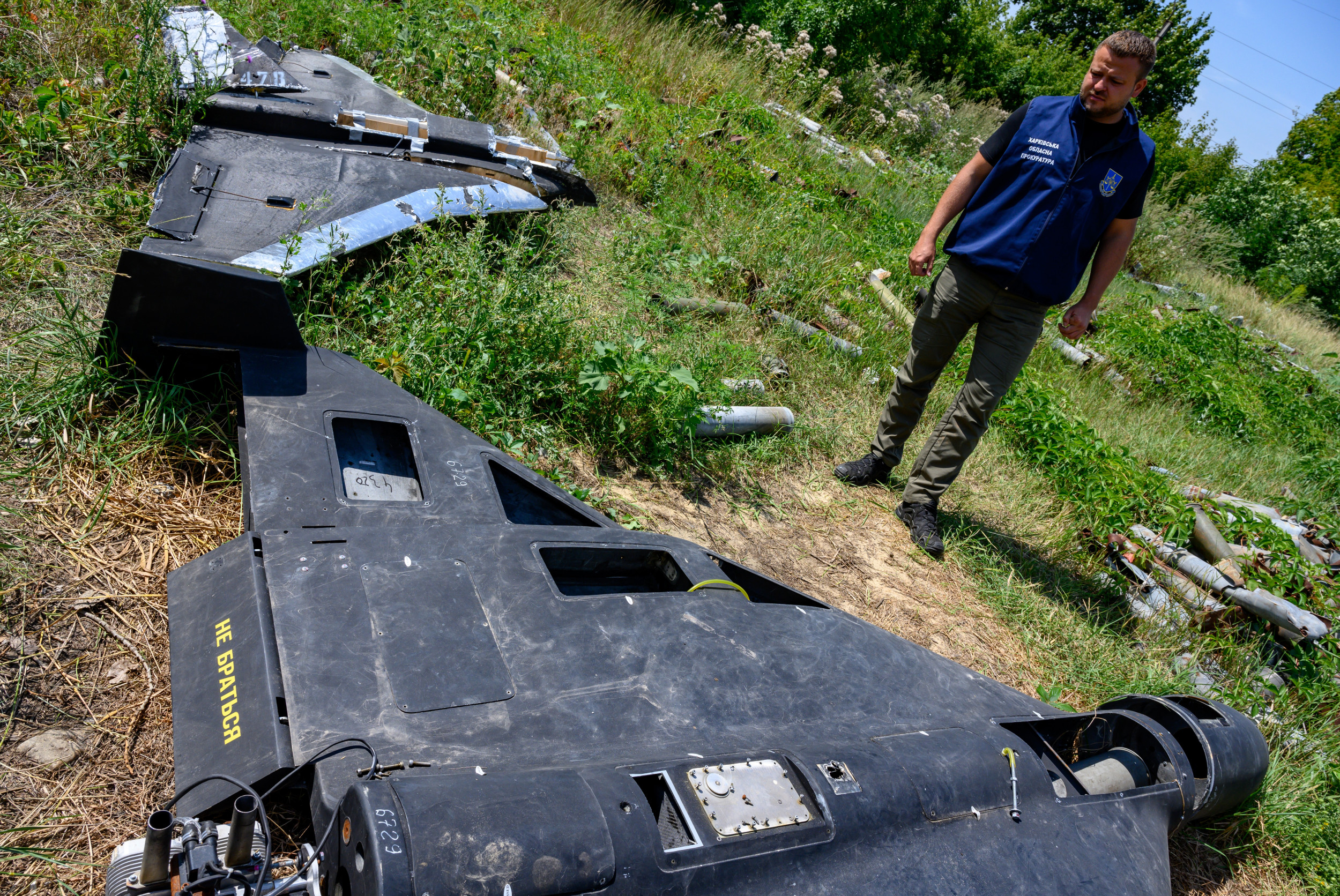 https://d.newsweek.com/en/full/2695378/russian-drone-ukraine.jpg