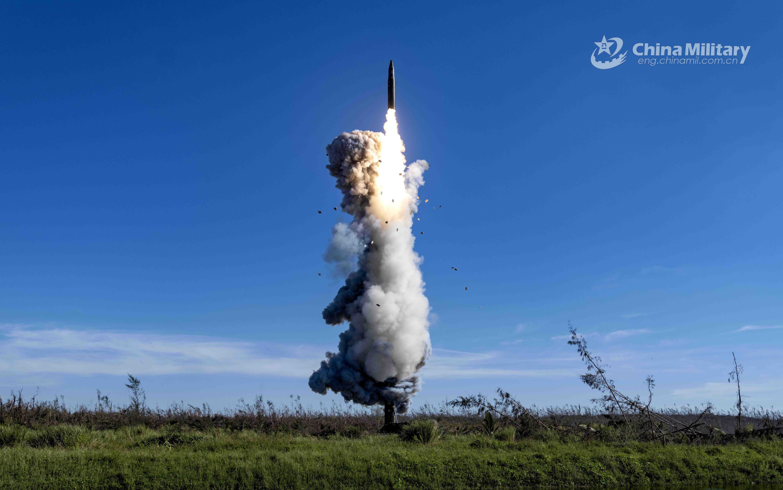 https://d.newsweek.com/en/full/2695775/china-launches-intercontinental-ballistic-missile.jpg