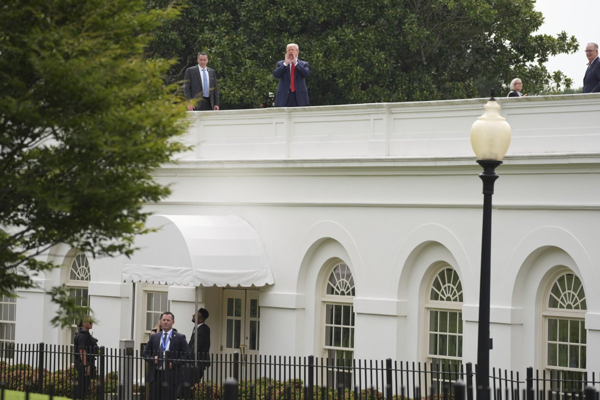 Trump on WH roof