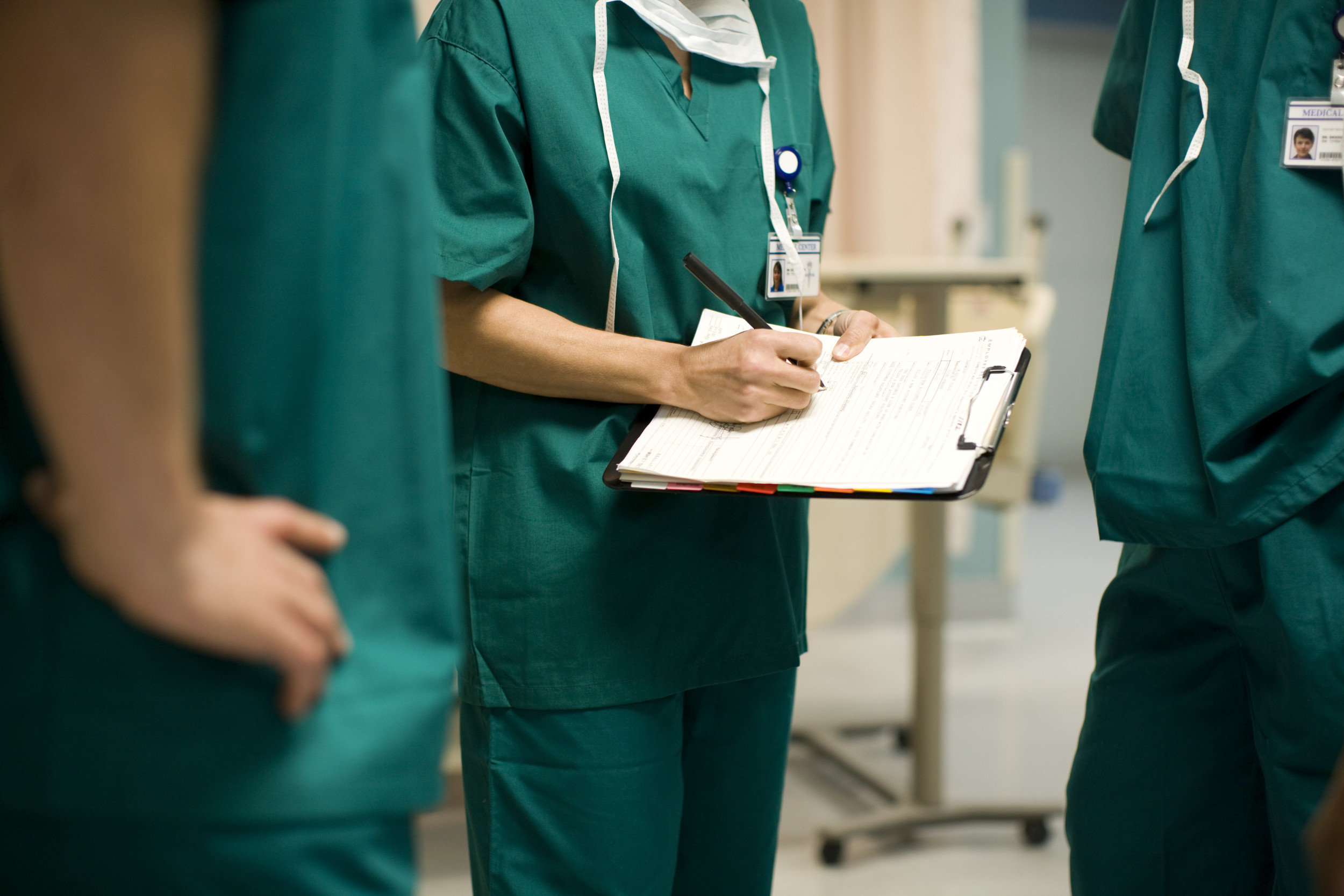https://d.newsweek.com/en/full/2696859/doctors.jpg