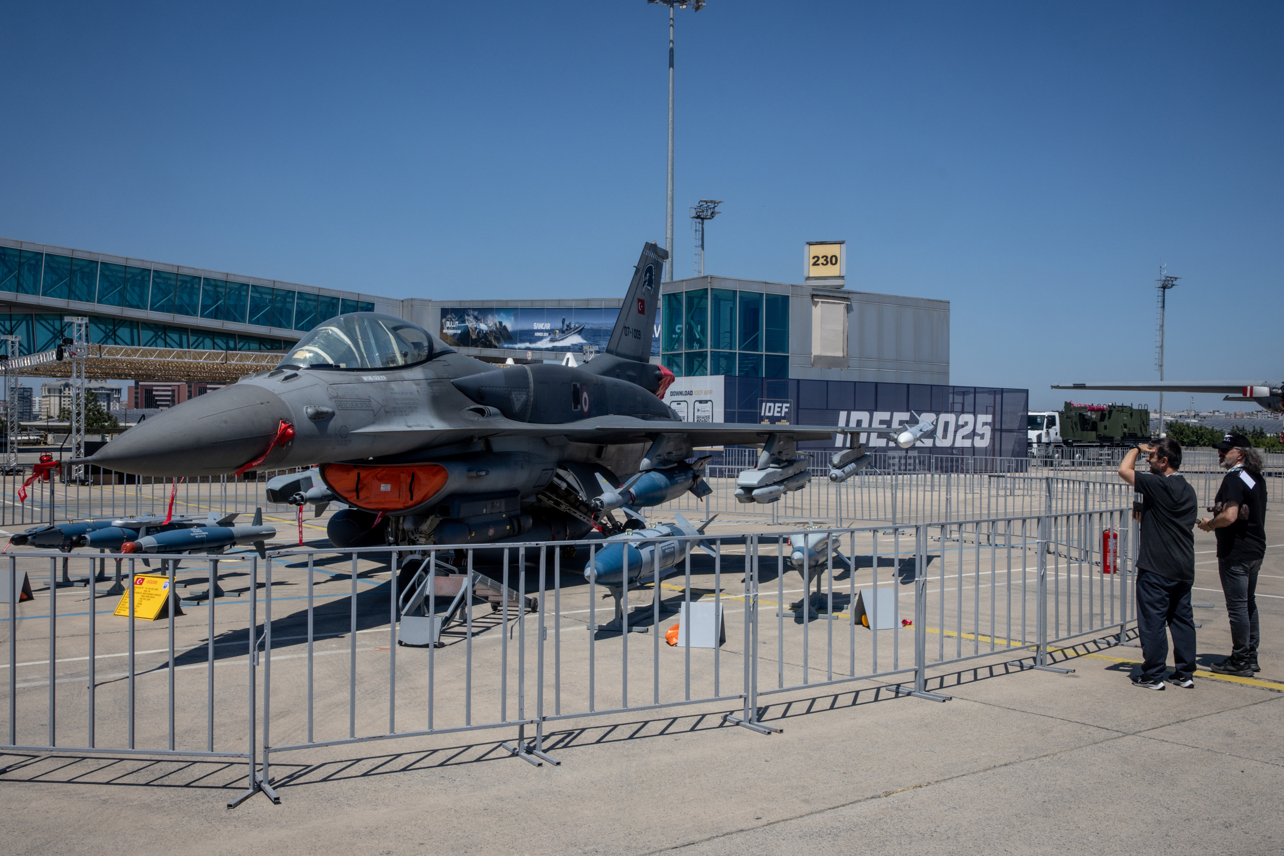 USAF Tests Manned-Fighter Integration with Autonomous Kratos Drones