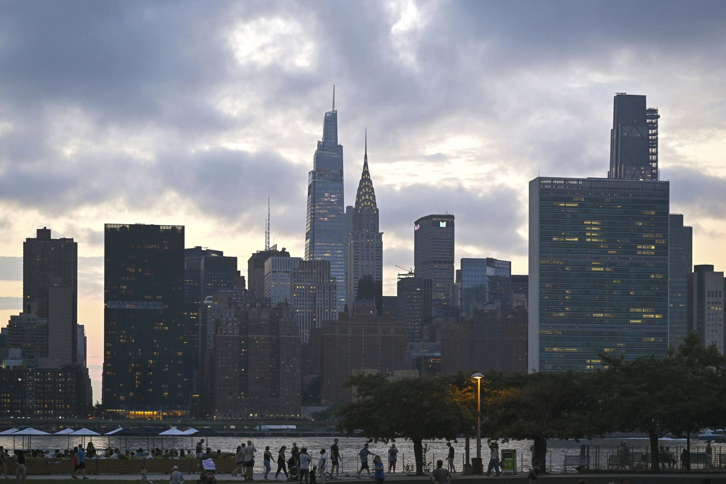 https://d.newsweek.com/en/full/2697315/new-york.jpg