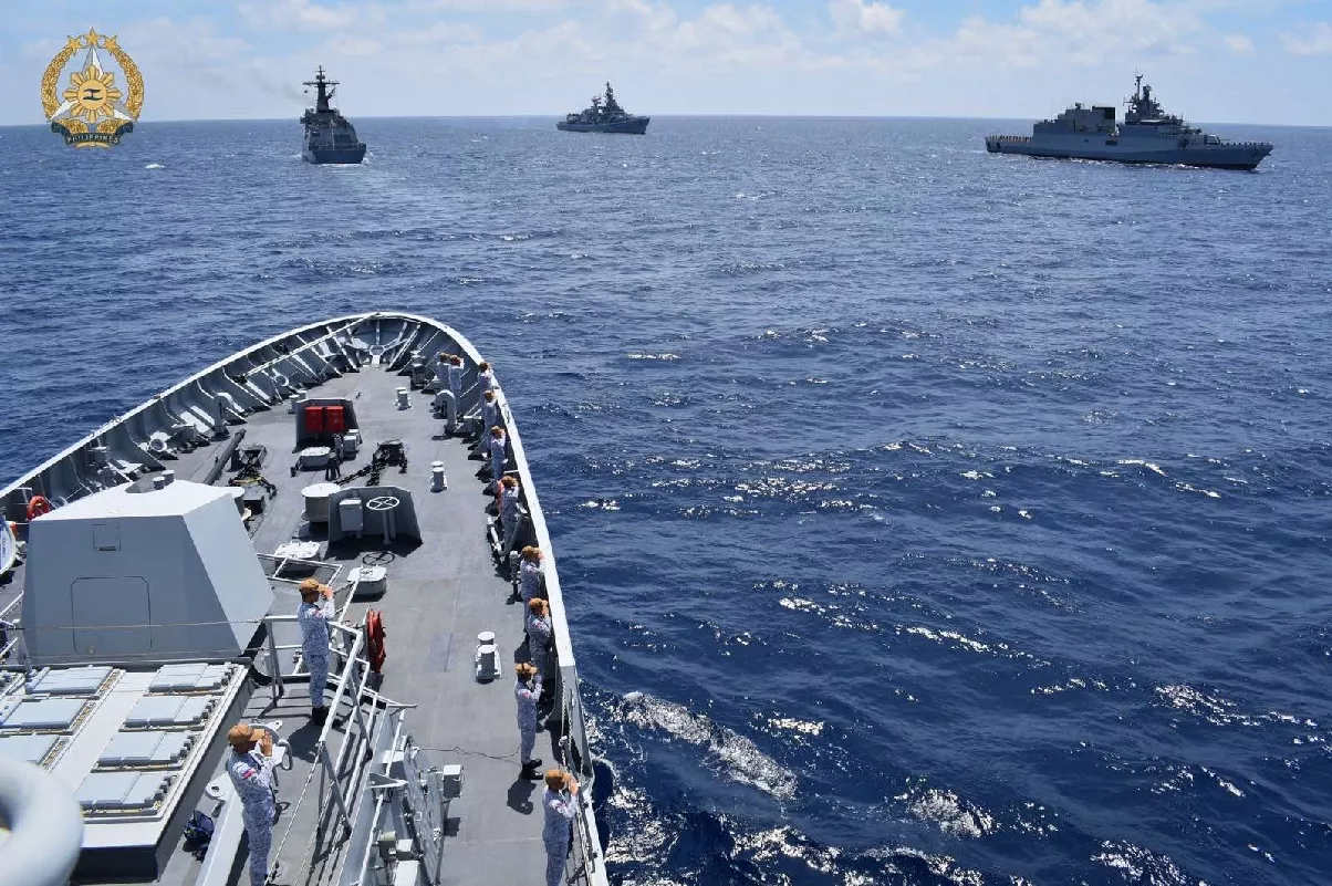 https://d.newsweek.com/en/full/2697379/indian-philippine-navies-hold-exercise.webp