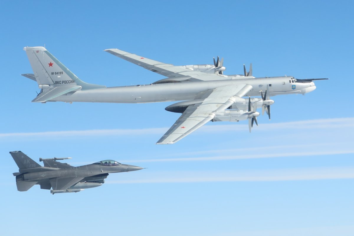 F-16 intercepts Russian bomber
