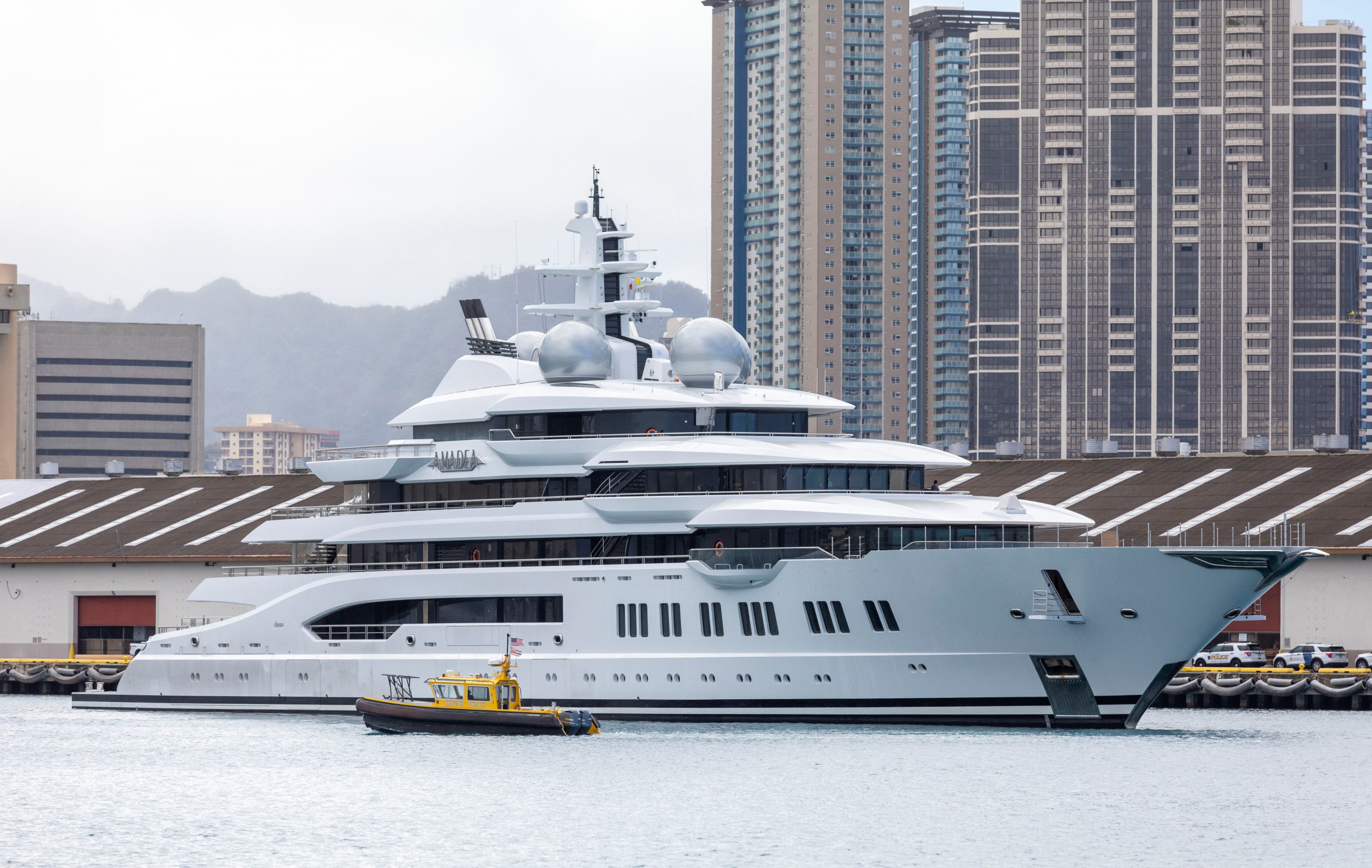 https://d.newsweek.com/en/full/2697620/superyacht-amadea.jpg