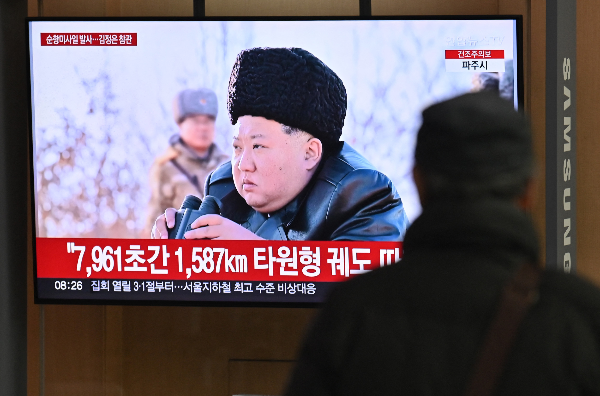 https://d.newsweek.com/en/full/2698116/televison-shows-footage-north-korean-launch.jpg