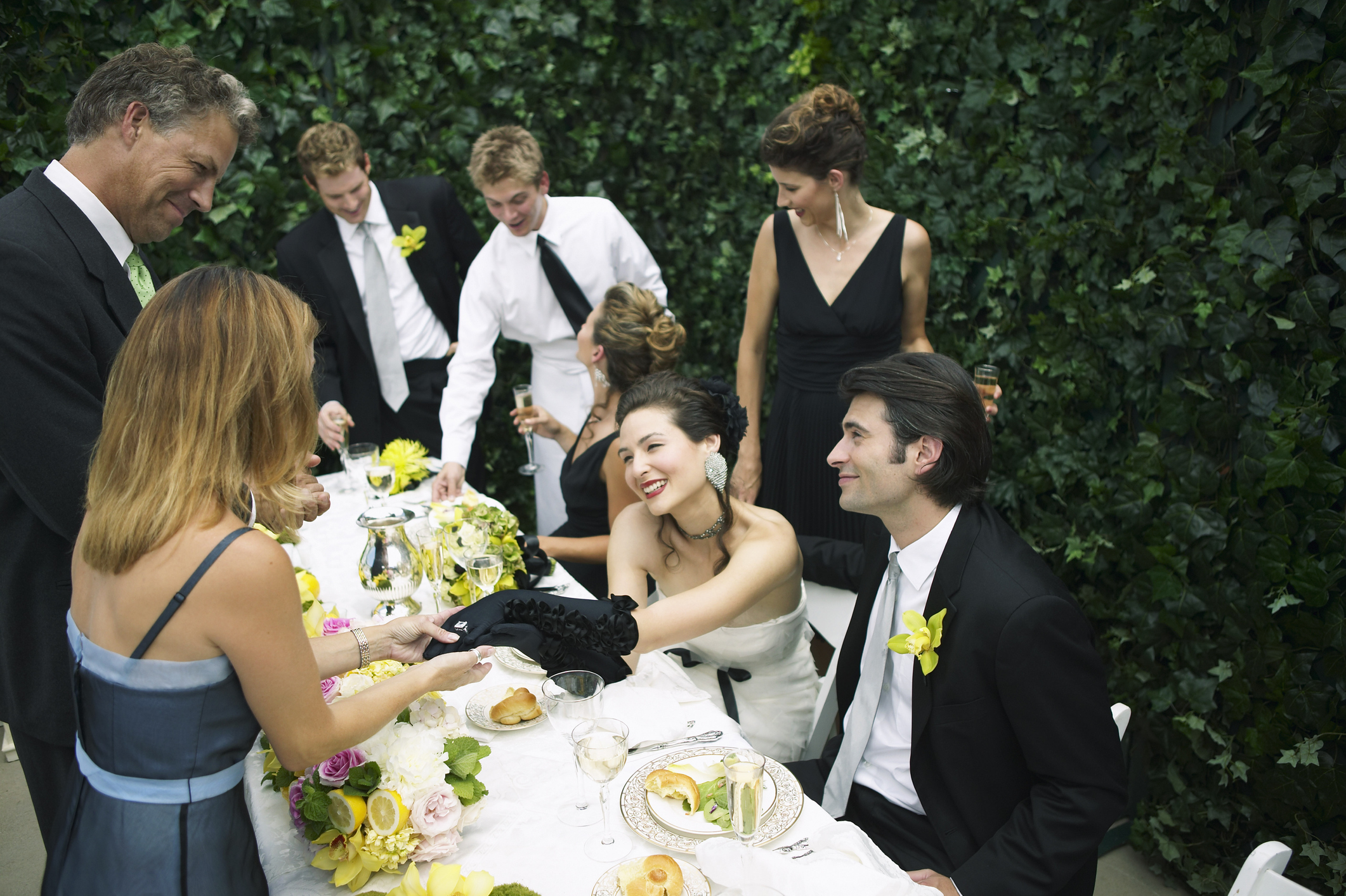 American Bride Sets Dress Code for Irish Wedding&mdash;Internet Doesnt Hold Back